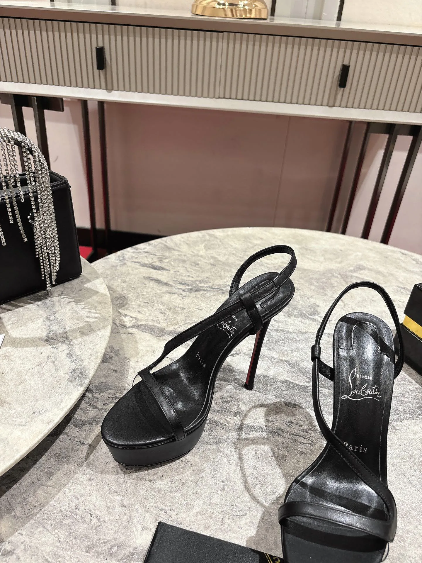 Босоножки Женские Christian Louboutin 19581793