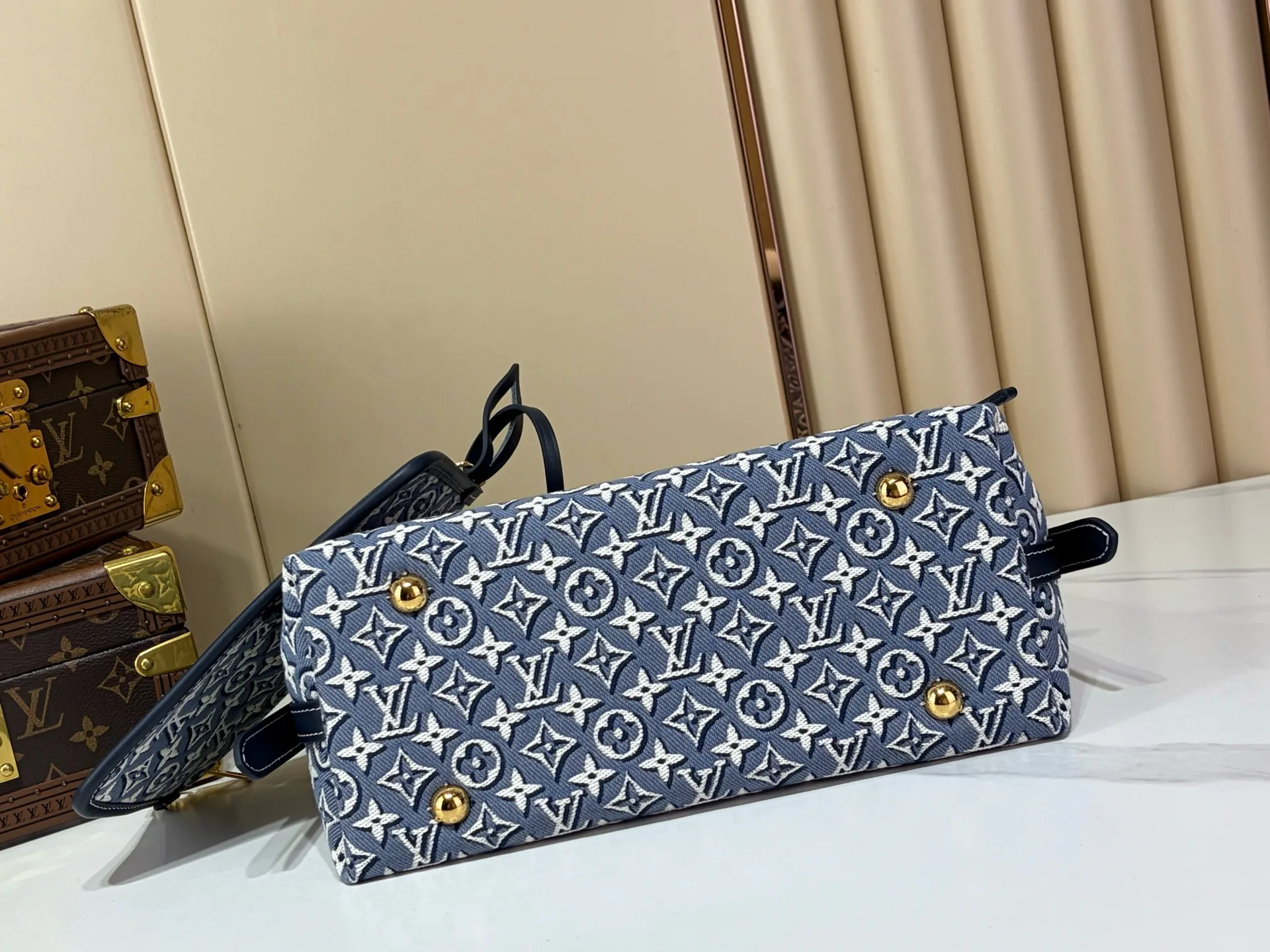 Классические Сумки Женские Louis Vuitton 18240324
