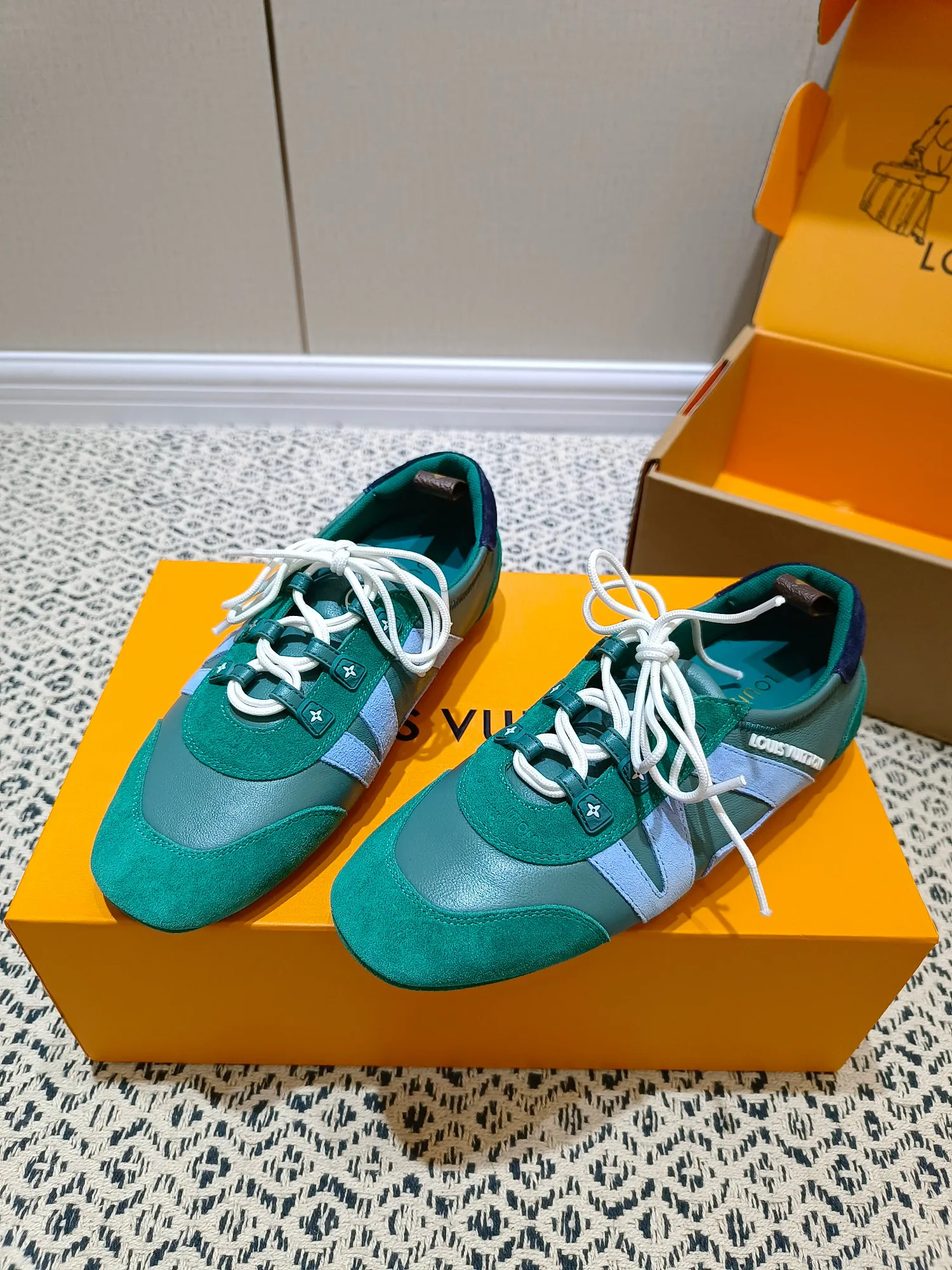 Кроссовки Женские Louis Vuitton 188378