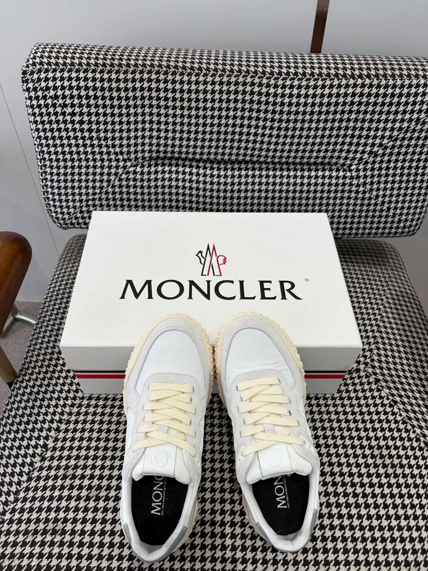 Кроссовки Женские Moncler 19081257