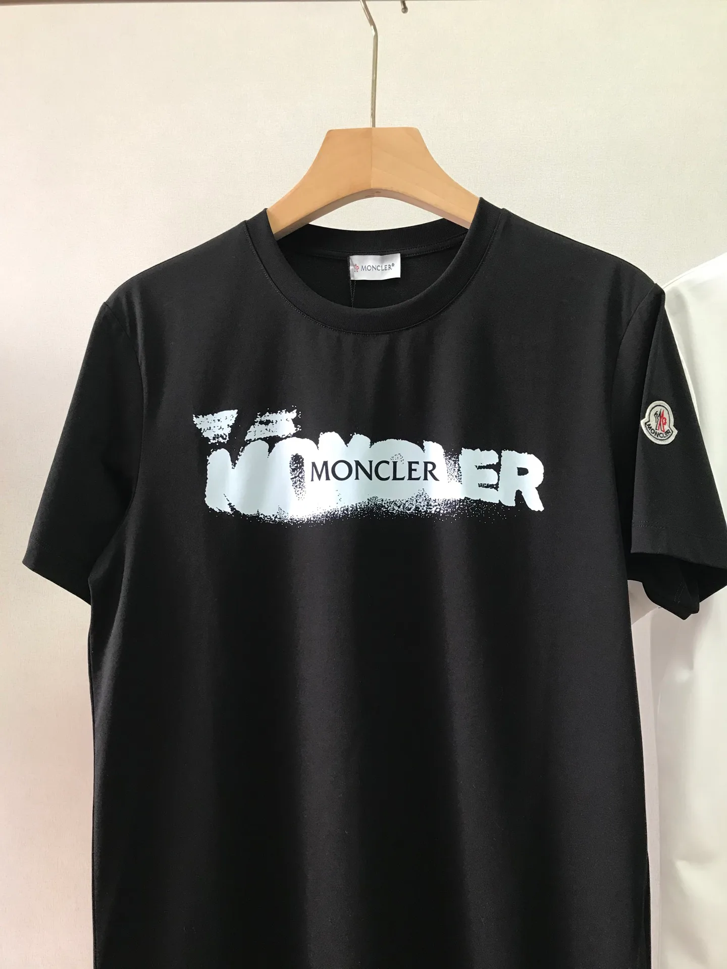 Футболки Мужские Moncler 11437001