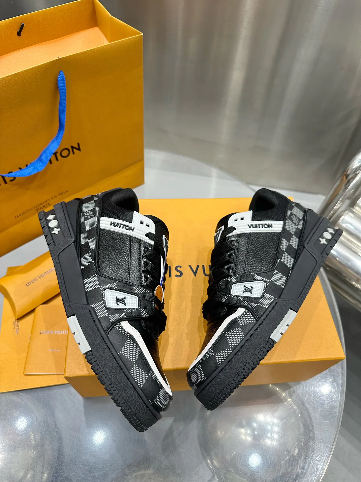 Кроссовки Мужские Louis Vuitton 19073361