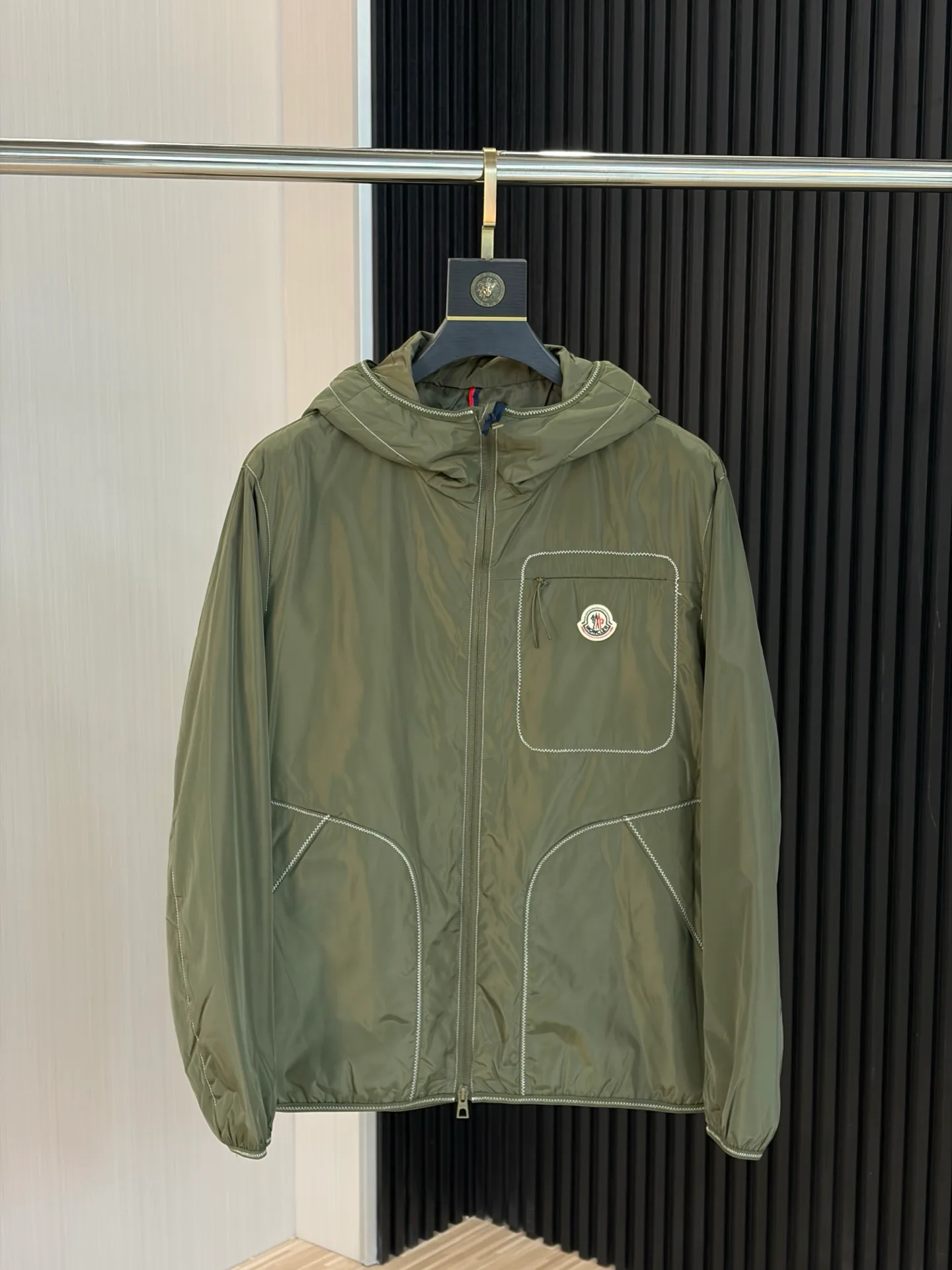 Куртки И Пуховики Мужские Moncler 18218447