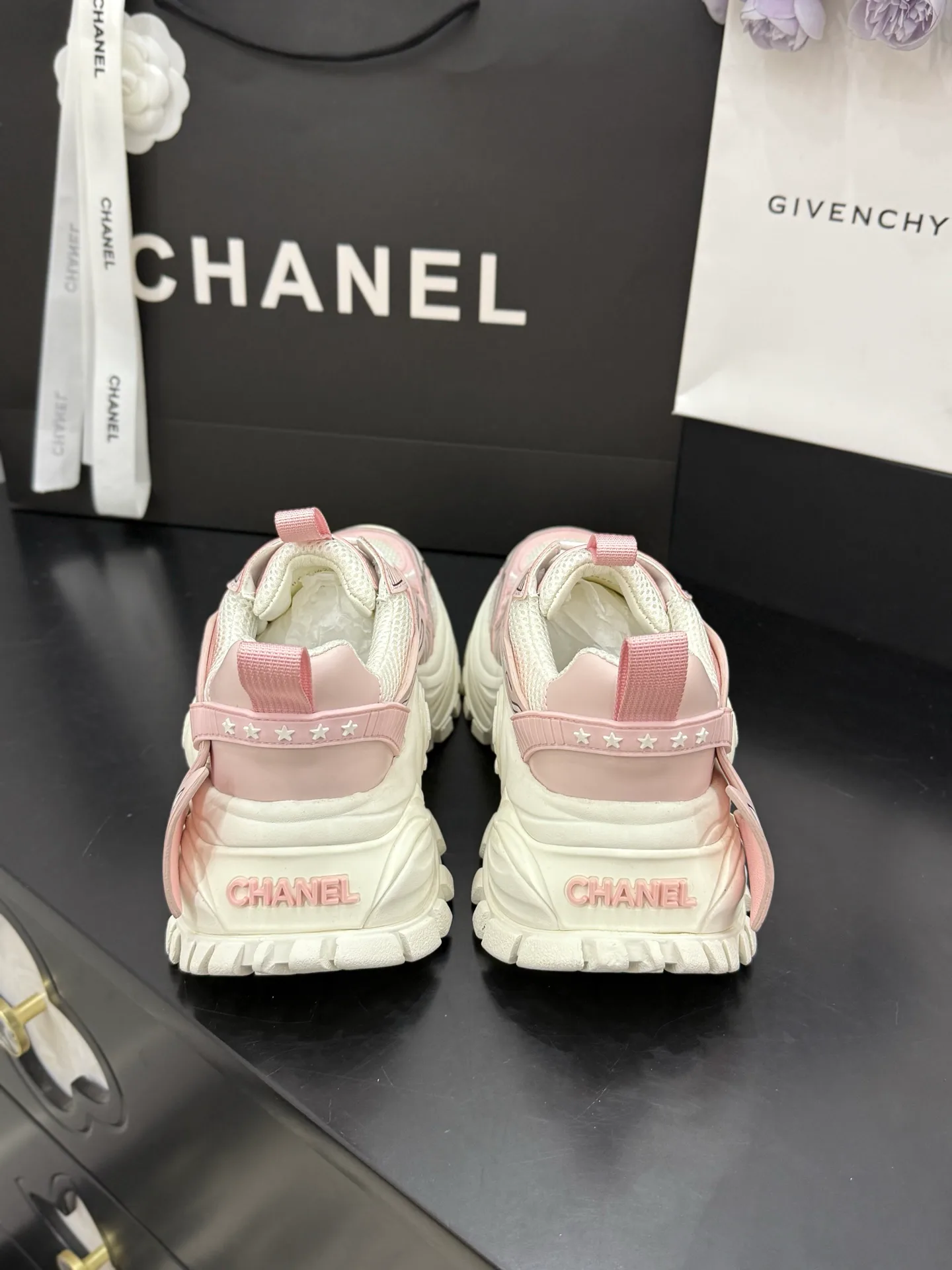 Кроссовки Женские Chanel 10653190