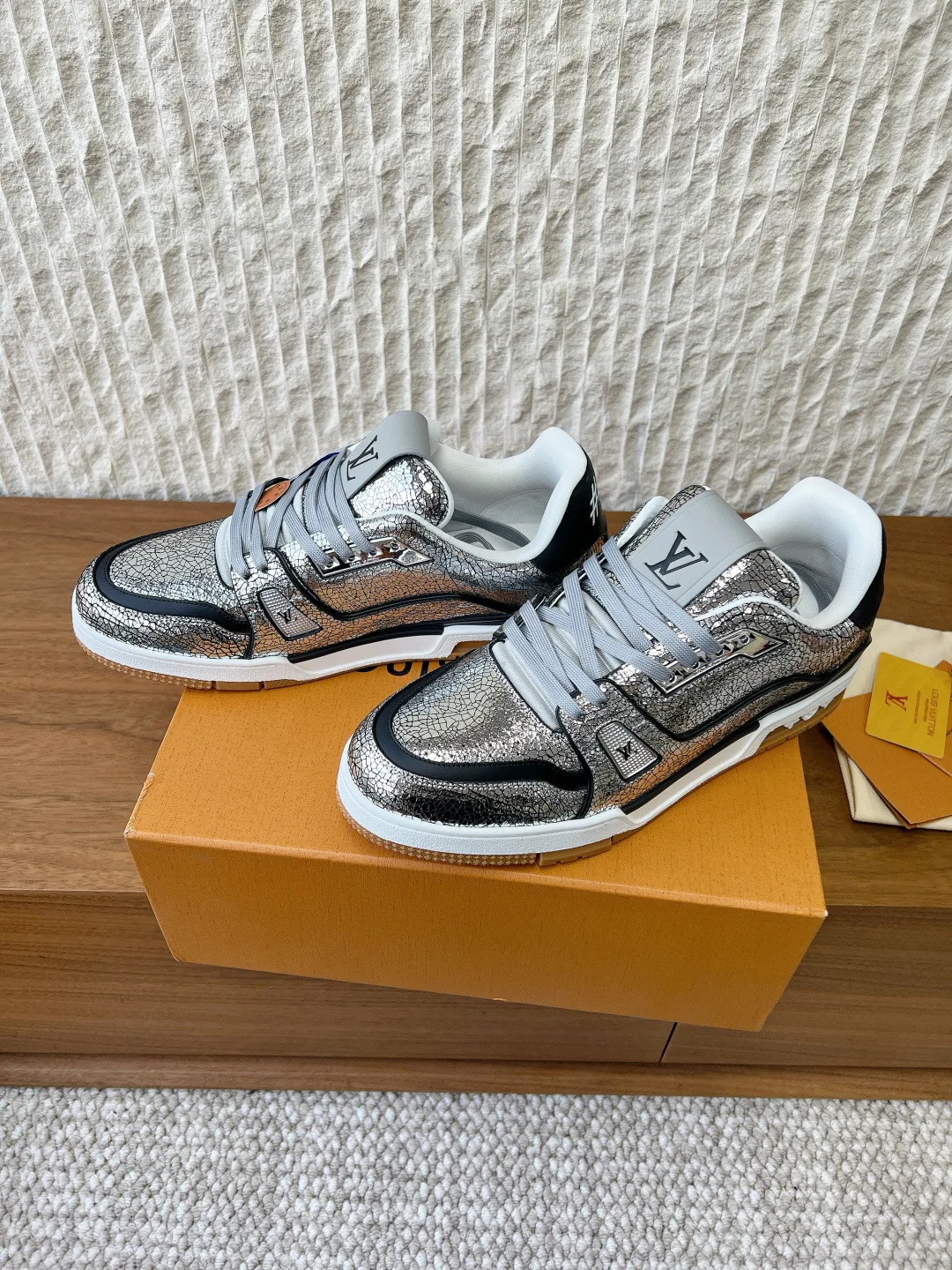 Кроссовки Женские Louis Vuitton 9885142