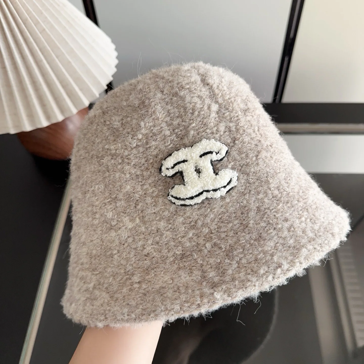 Головные Уборы Chanel 18105168