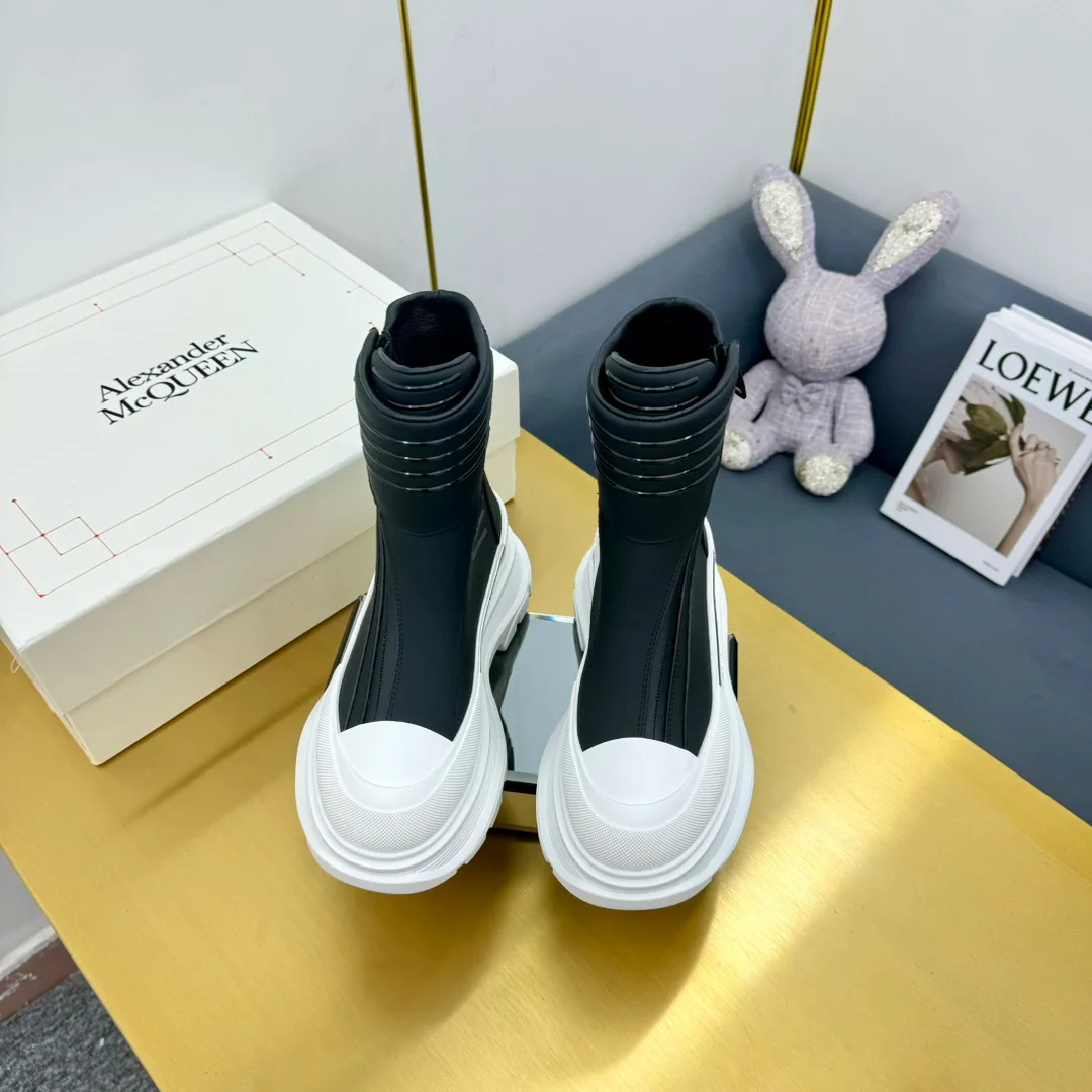 Кроссовки Женские Alexander Mcqueen 18397481
