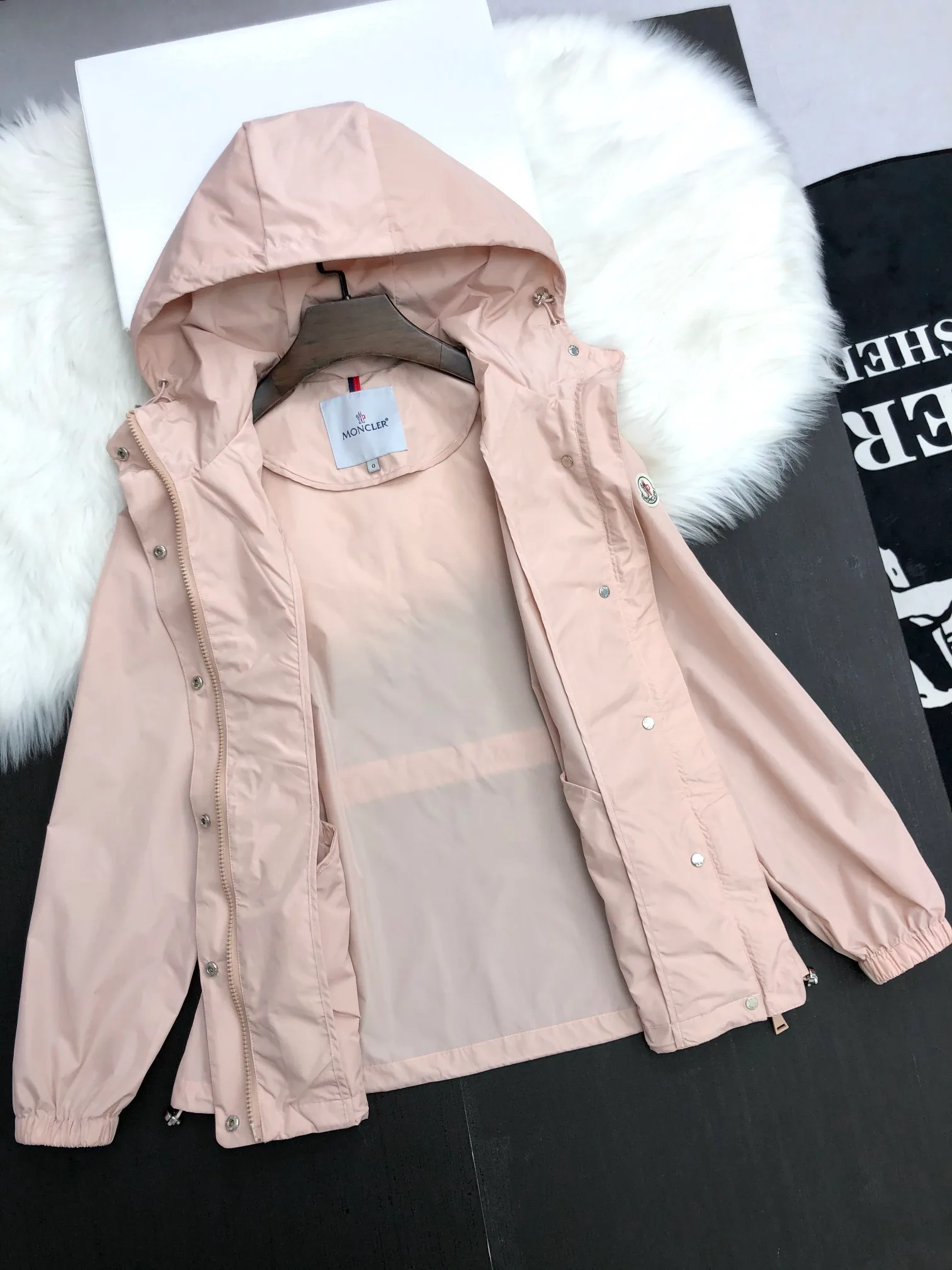 Куртки И Пуховики Женские Moncler 10956315