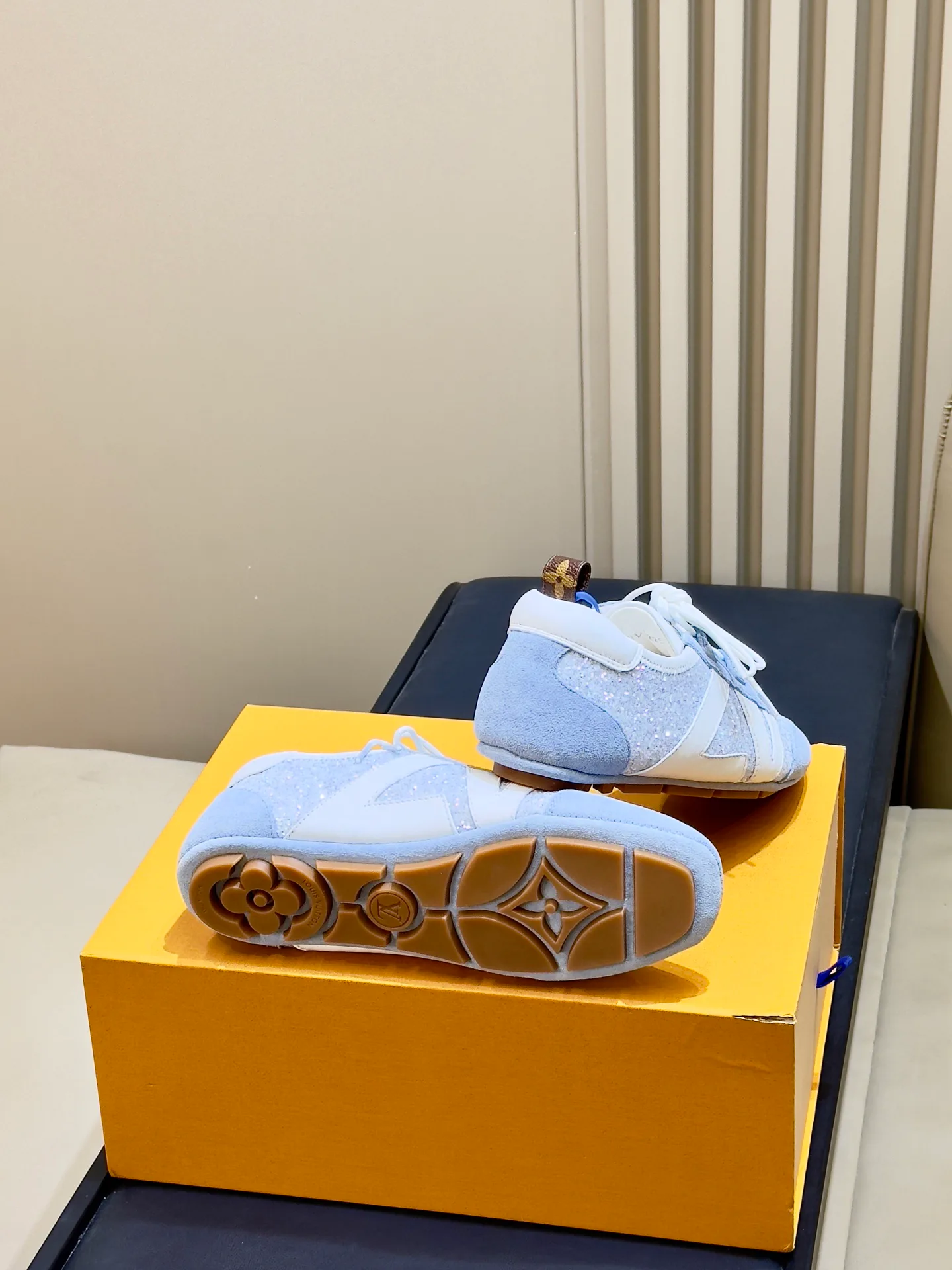 Кроссовки Женские Louis Vuitton 17480202