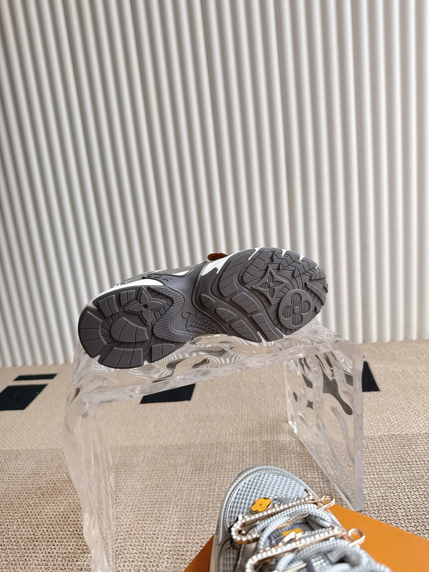 Кроссовки Женские Louis Vuitton 13351300