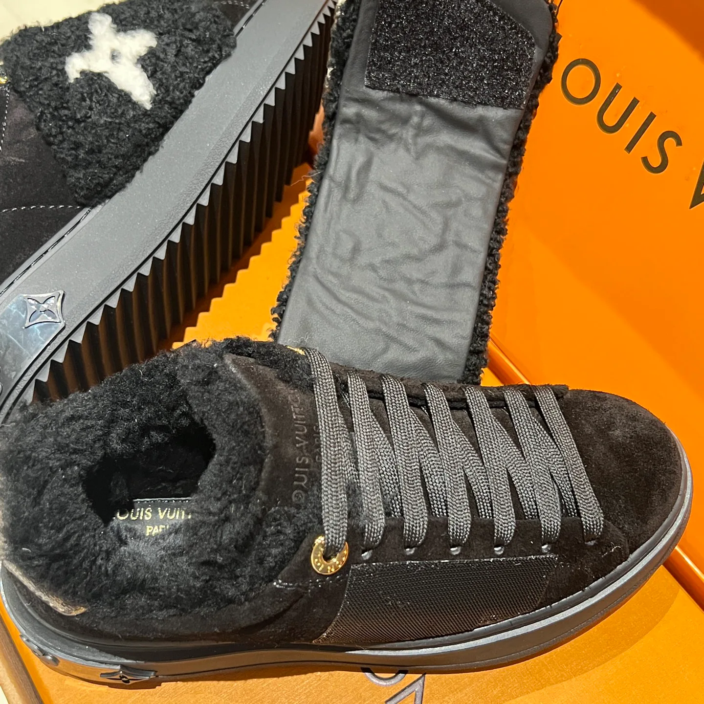 Кроссовки Женские Louis Vuitton 18998310