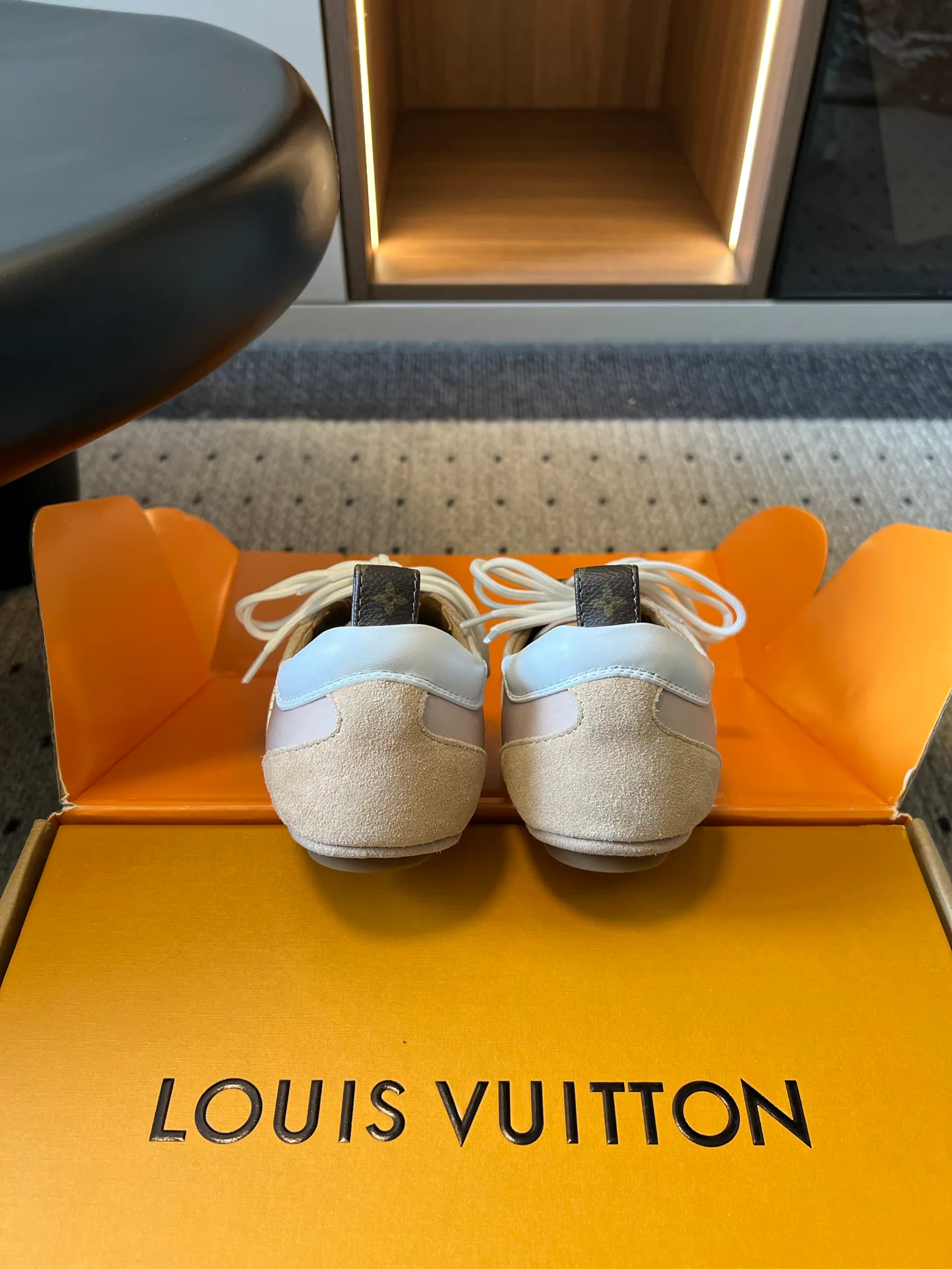 Кроссовки Женские Louis Vuitton 14120281