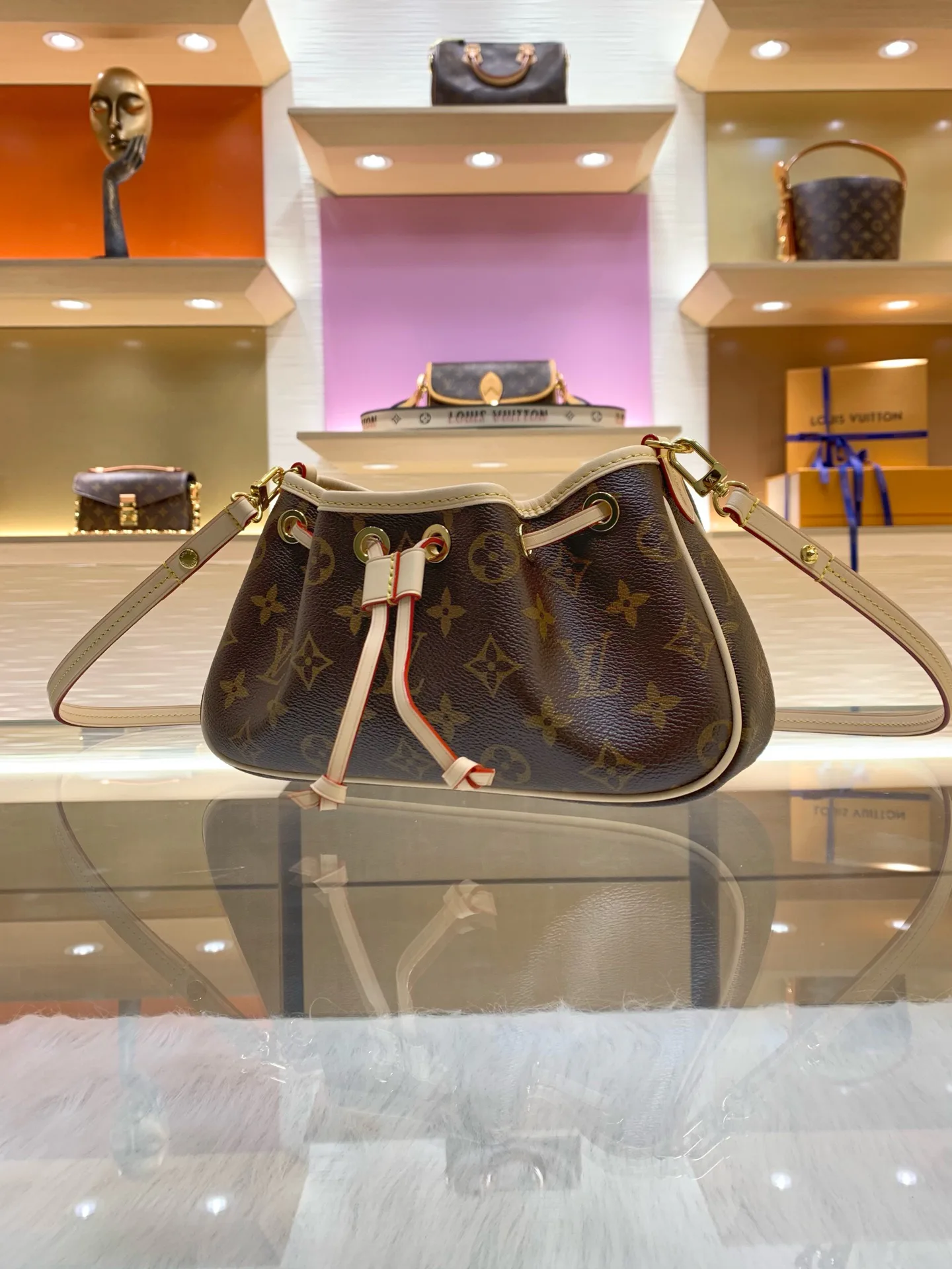 Классические Сумки Женские Louis Vuitton 17303176