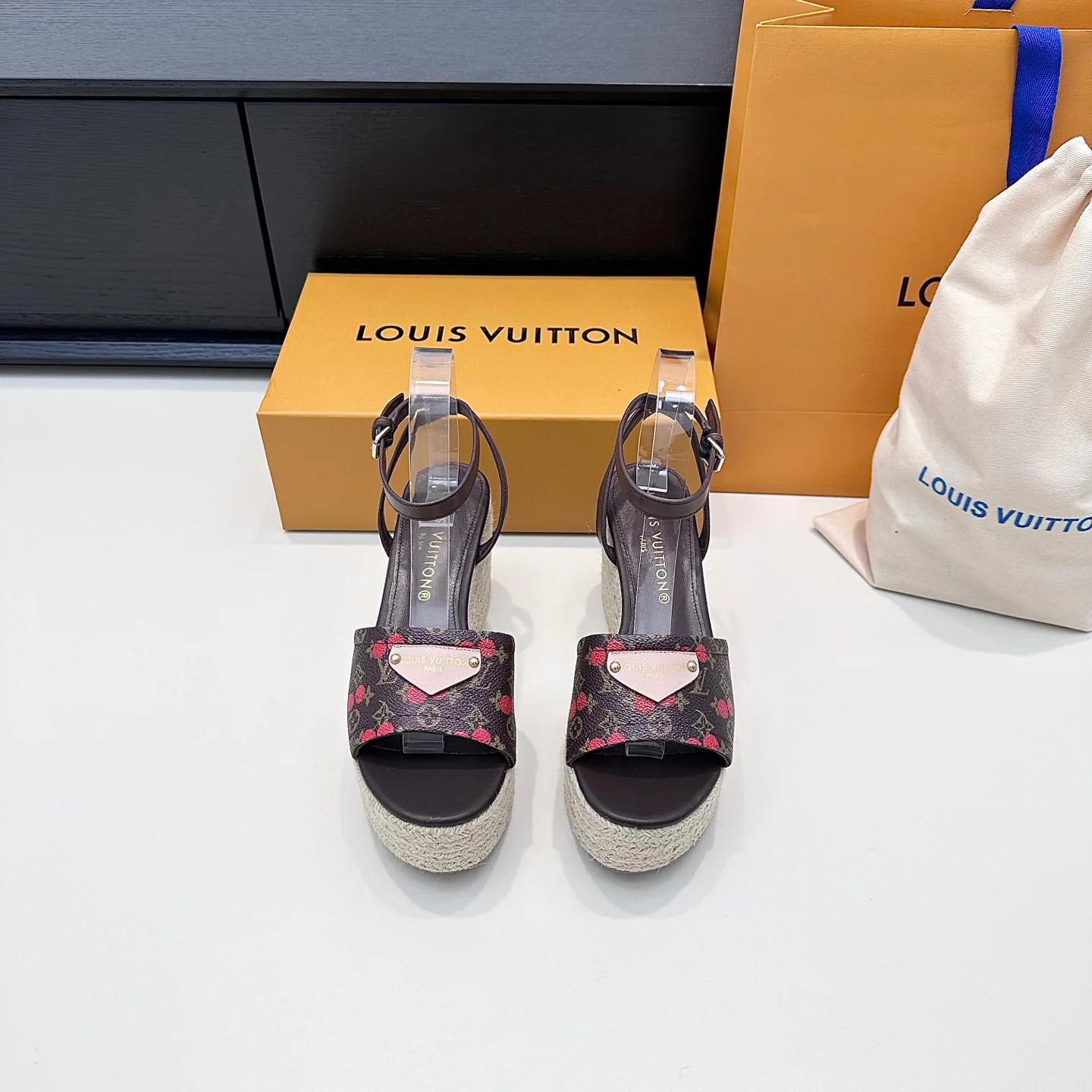 Сандалии Женские Louis Vuitton 11566068