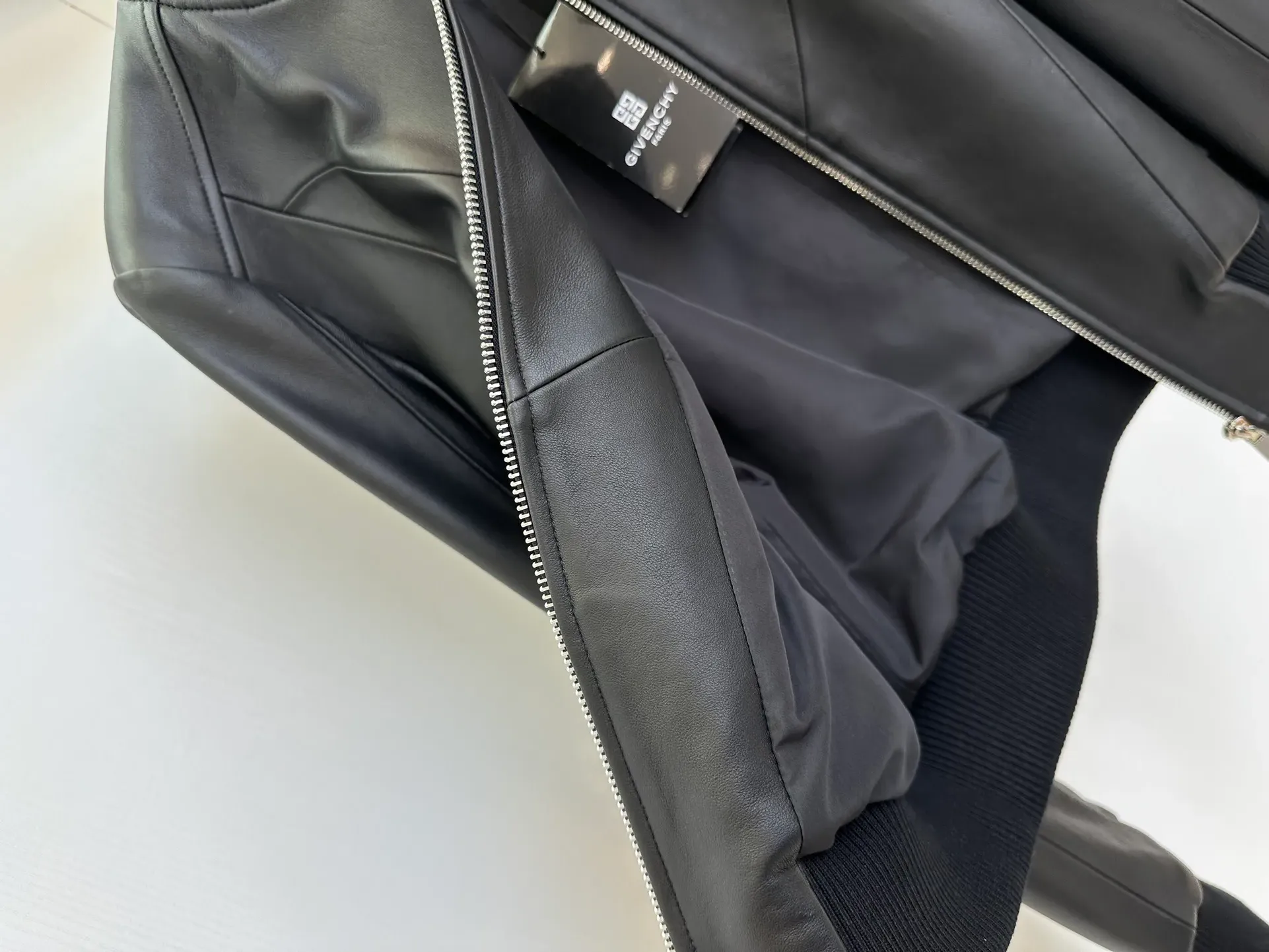 Кожаные Куртки И Дублёнки Женские Givenchy 1841788