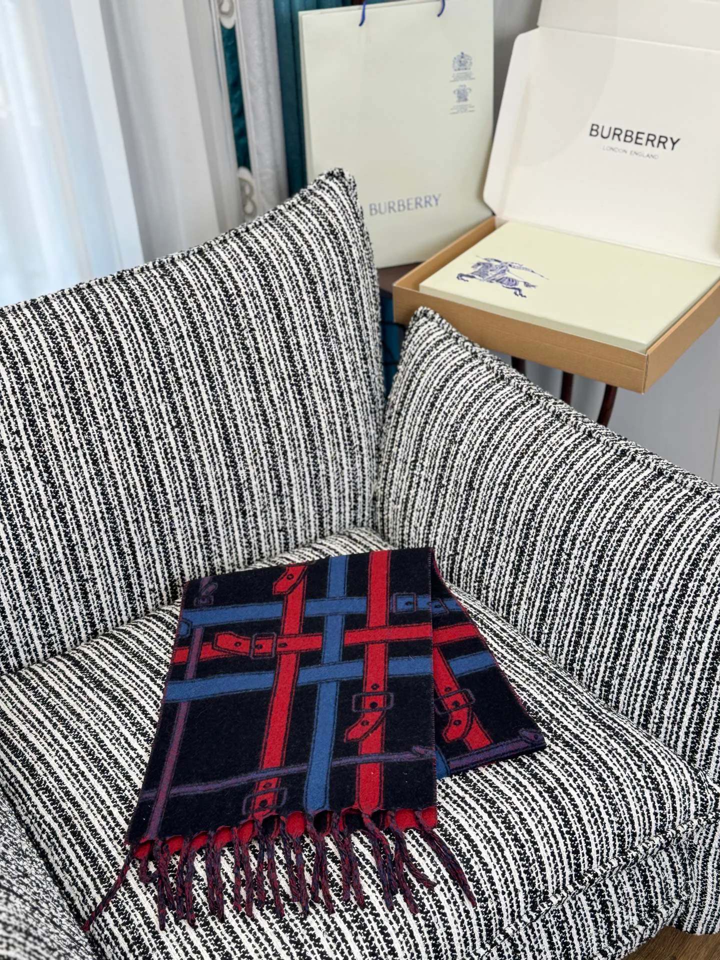 Шарфы Burberry 18523940