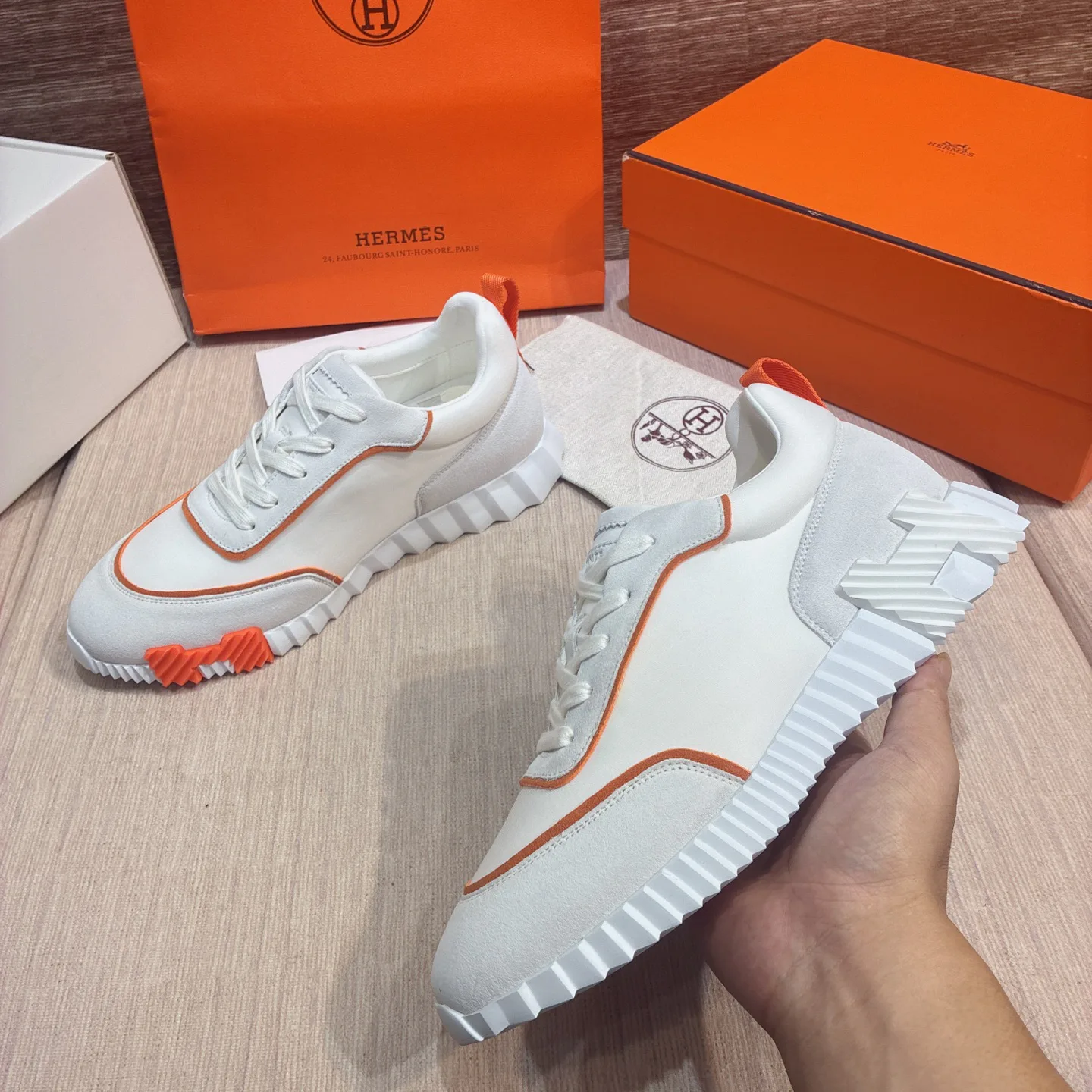 Кроссовки Женские Hermes 17977065