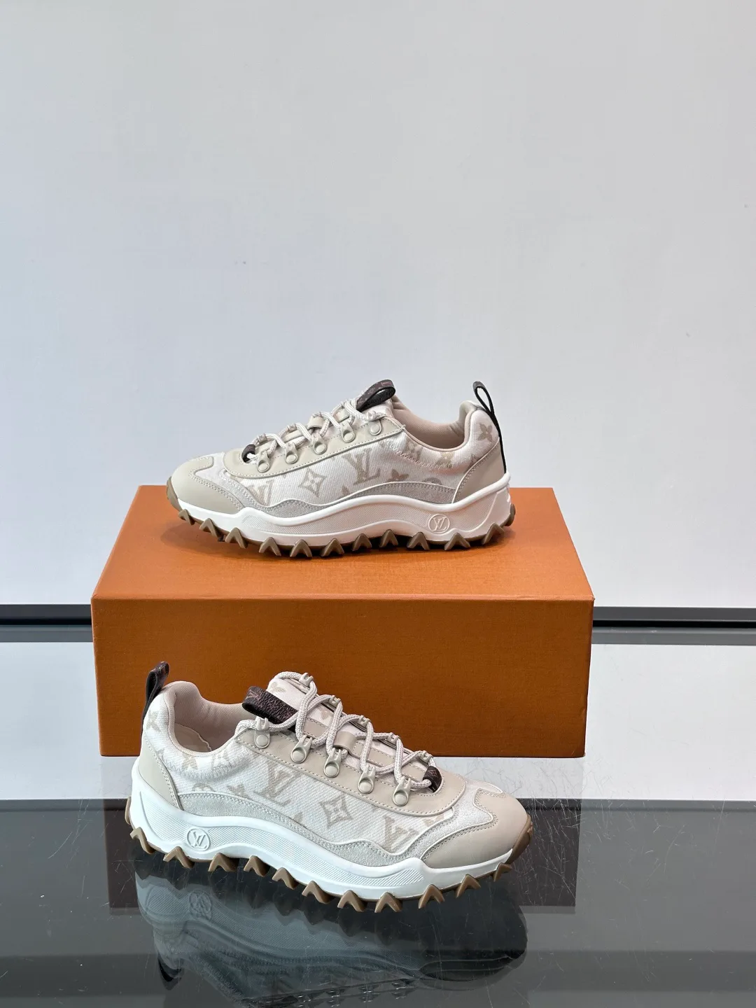 Кроссовки Женские Louis Vuitton 13541994