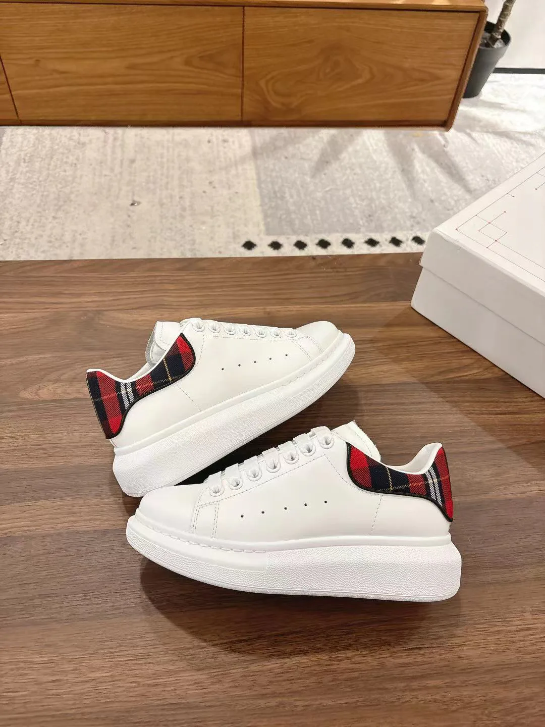 Кроссовки Женские Alexander Mcqueen 11561344