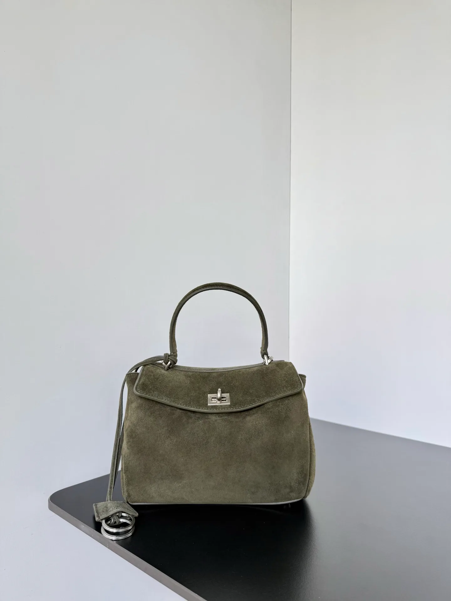 Сумки На Ремне Женские Balenciaga 11872197