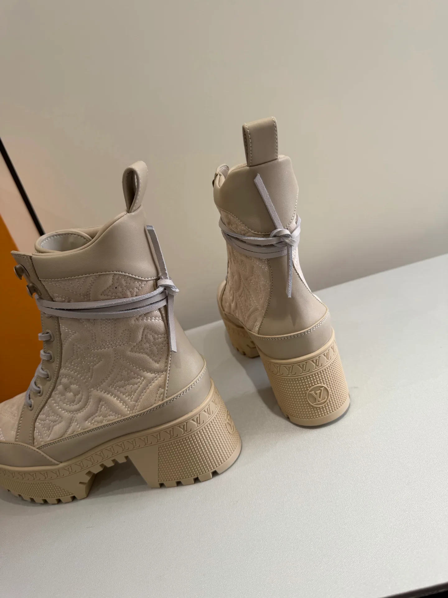 Ботинки Женские Louis Vuitton 19270933
