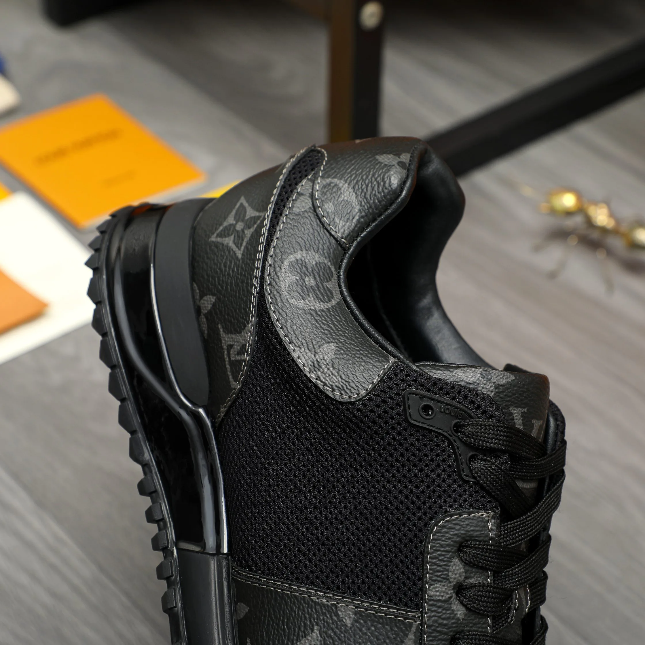 Кроссовки Мужские Louis Vuitton 288046