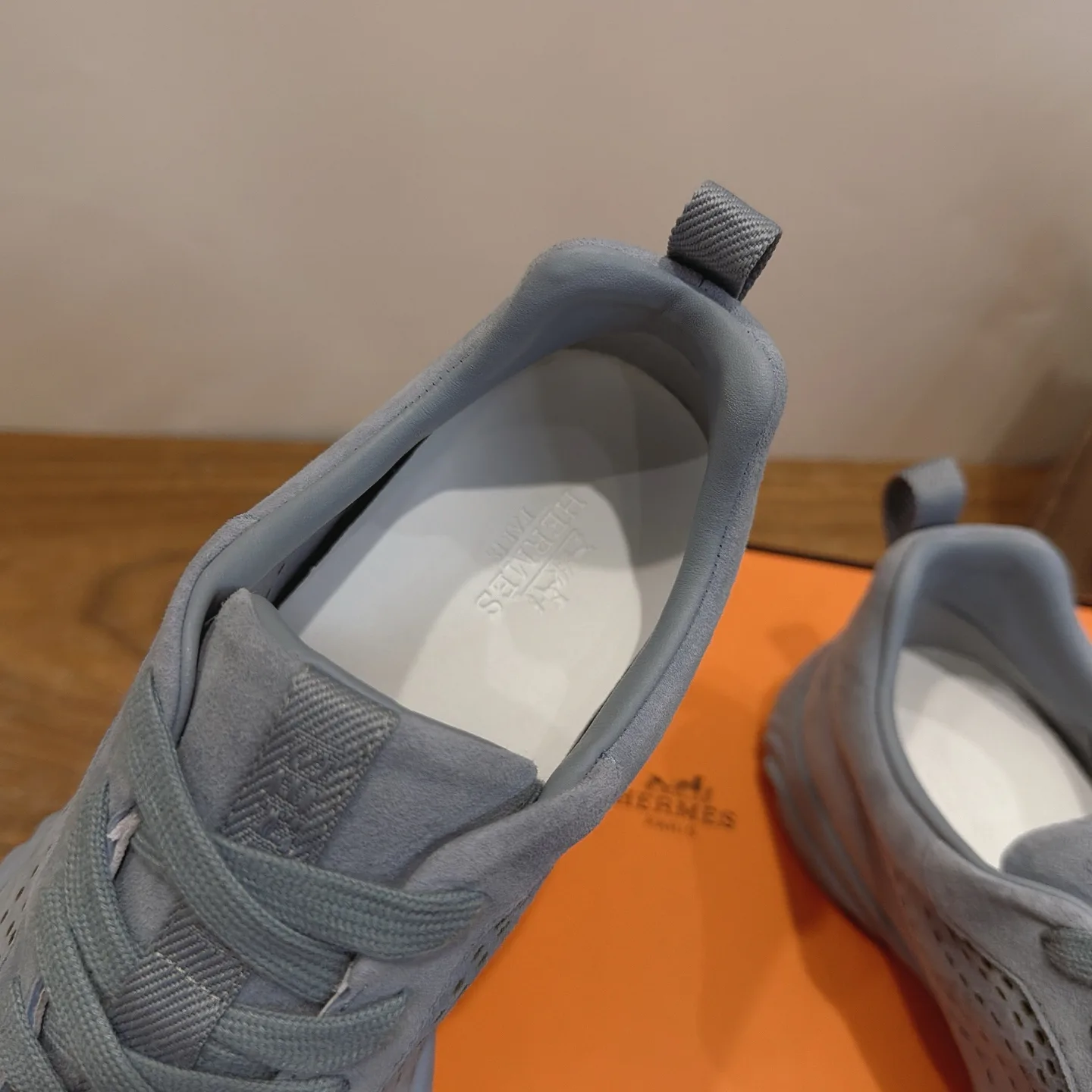 Кроссовки Женские Hermes 18230949