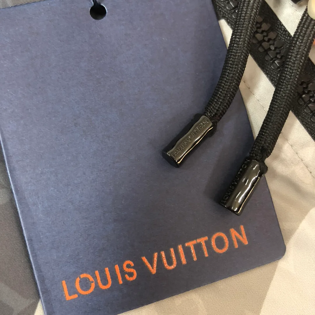 Куртки И Пуховики Женские Louis Vuitton 18809713