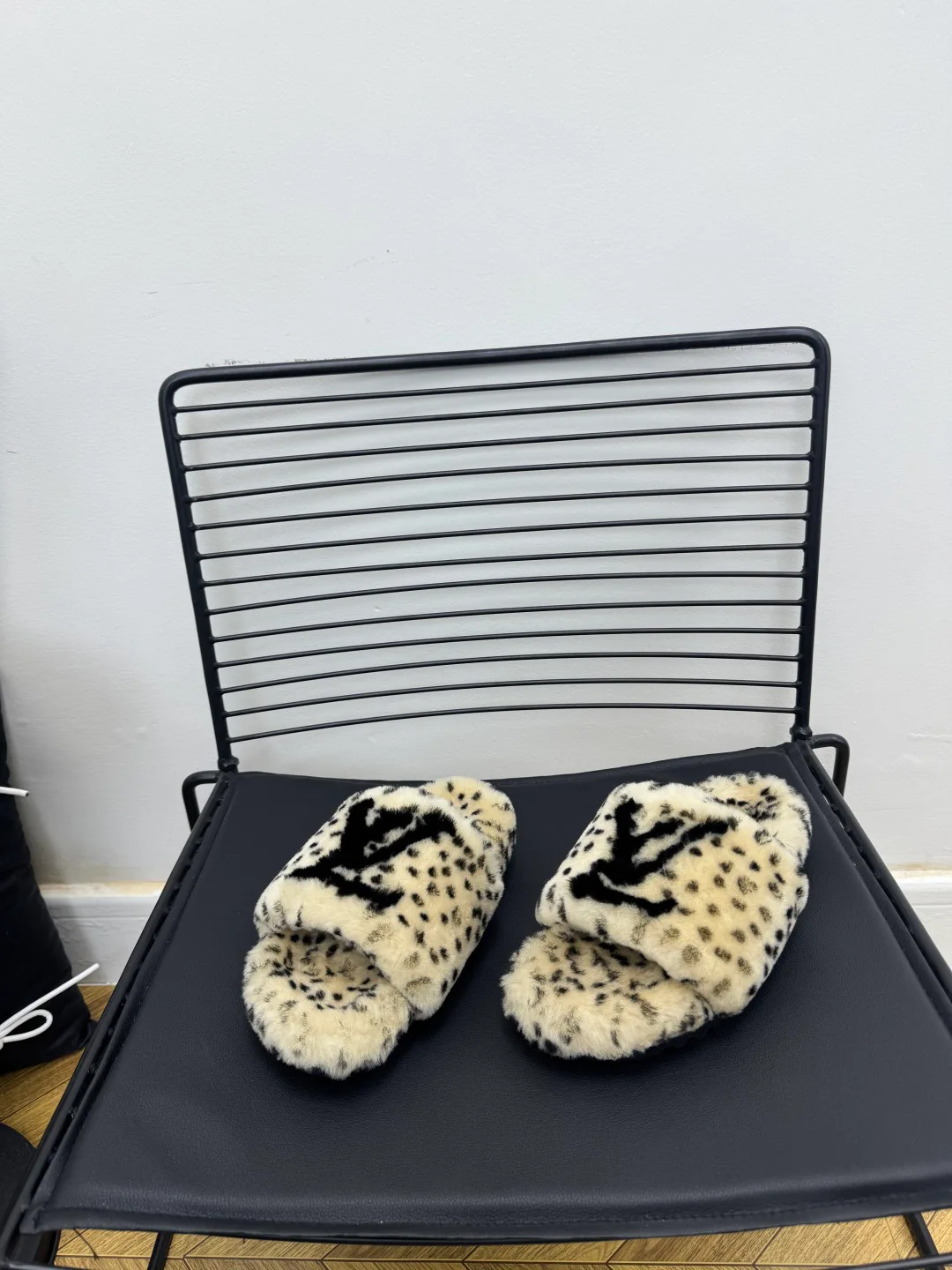 Тапочки Женские Louis Vuitton 18366817