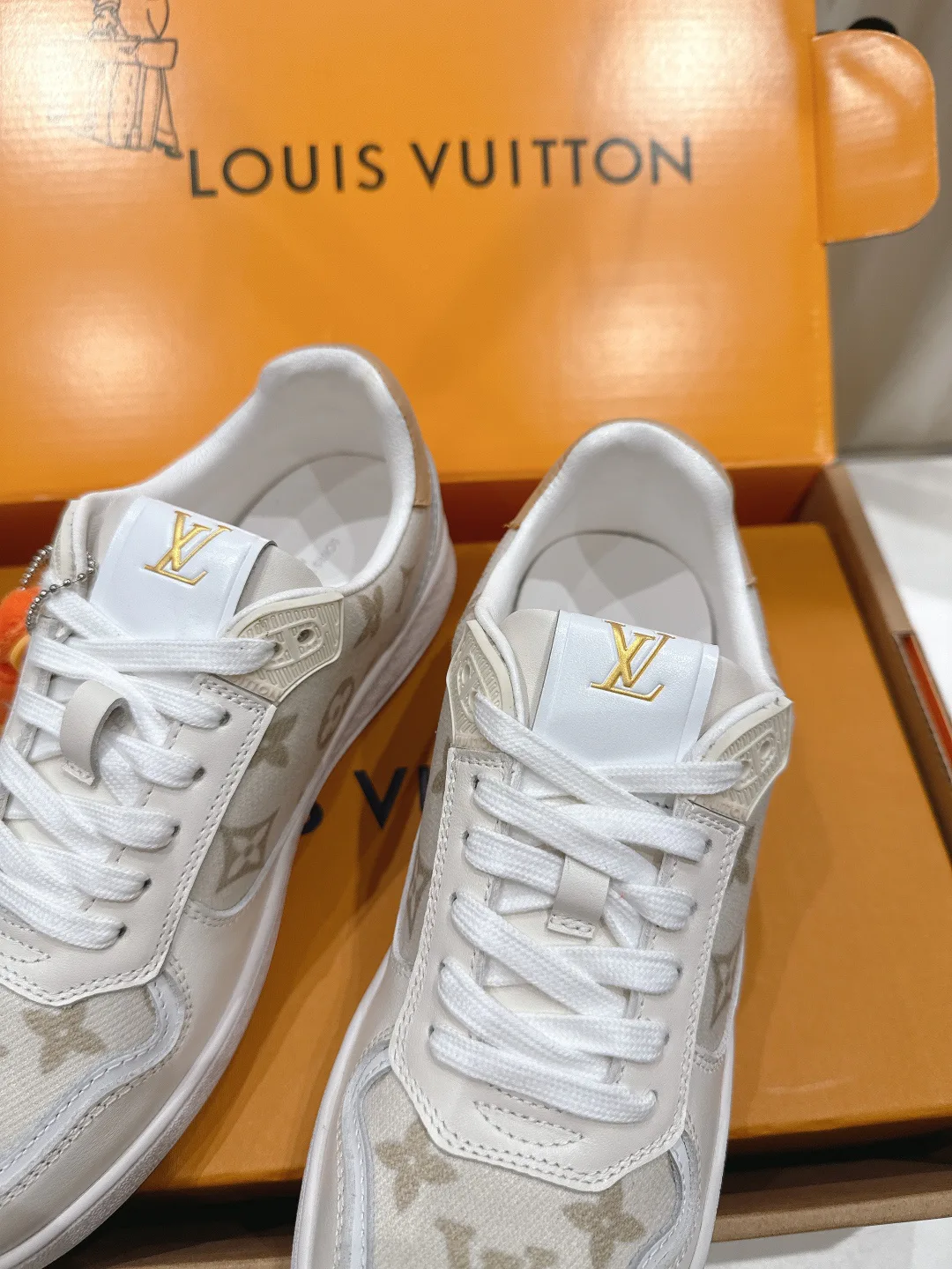Кроссовки Женские Louis Vuitton 1056438