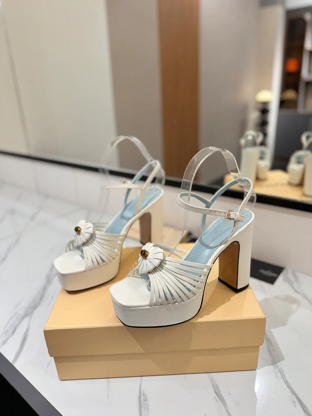 Босоножки Женские Valentino 10026786