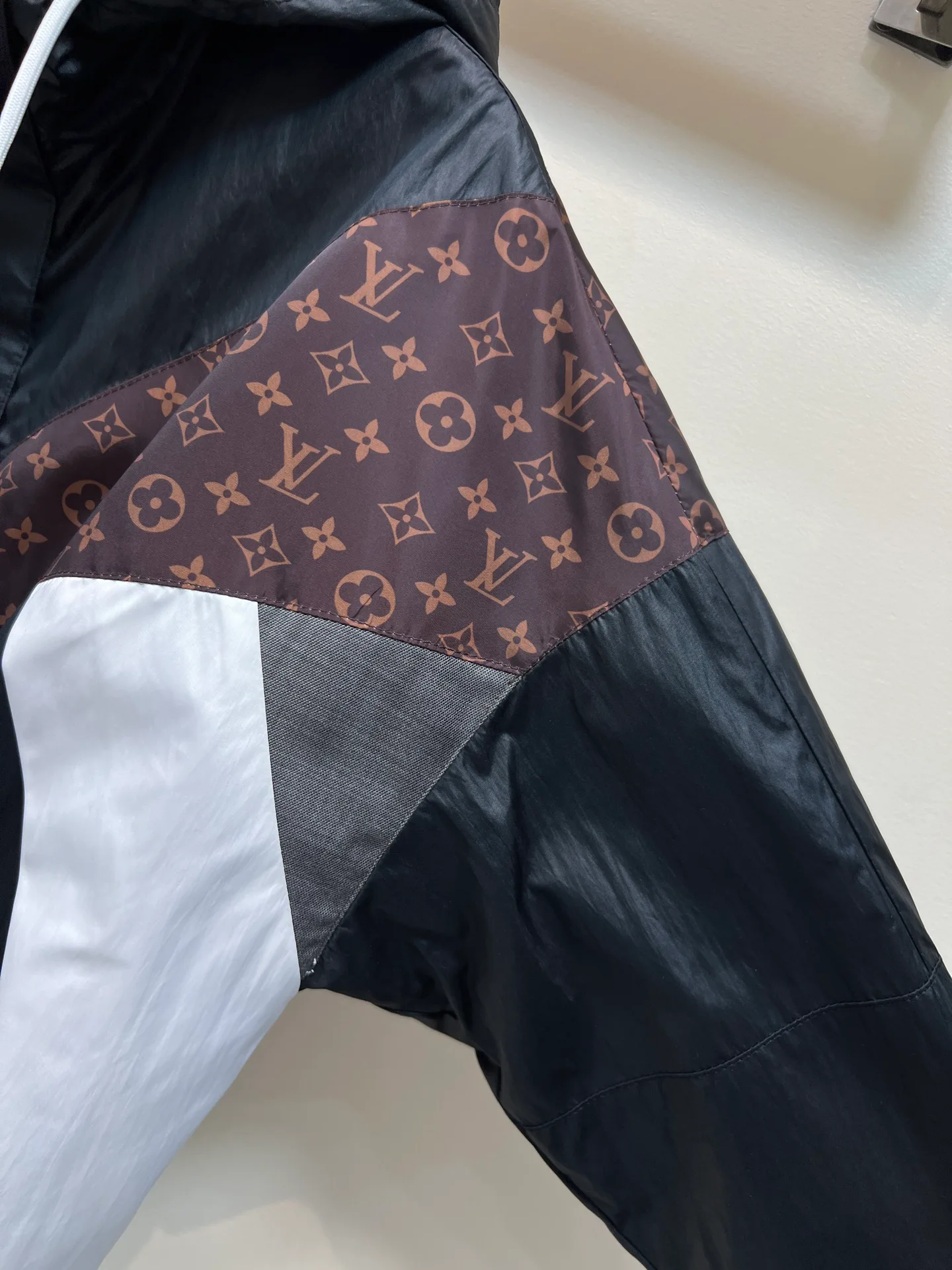 Куртки И Пуховики Женские Louis Vuitton 1886794