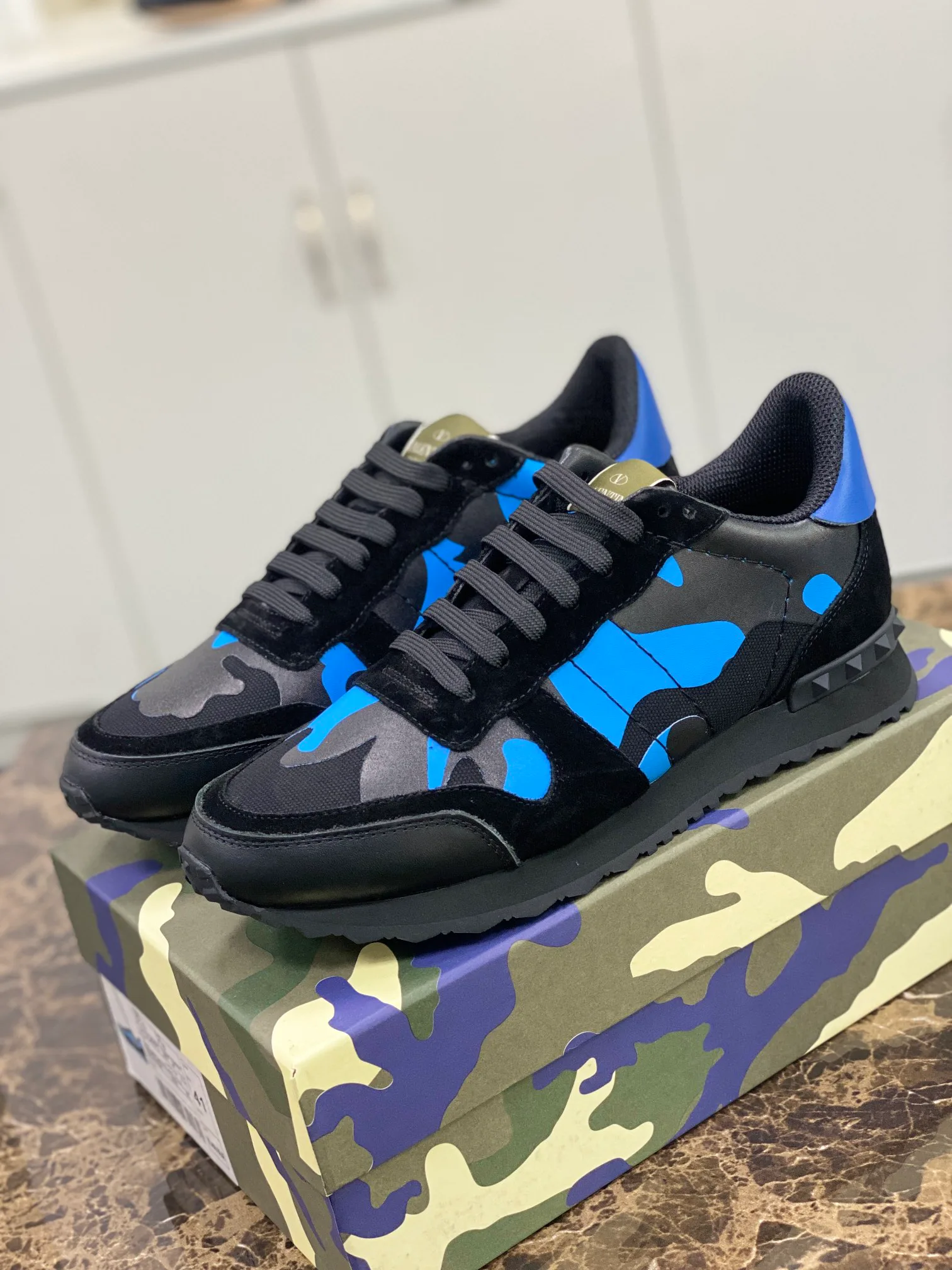 Кроссовки Женские Valentino 10736439