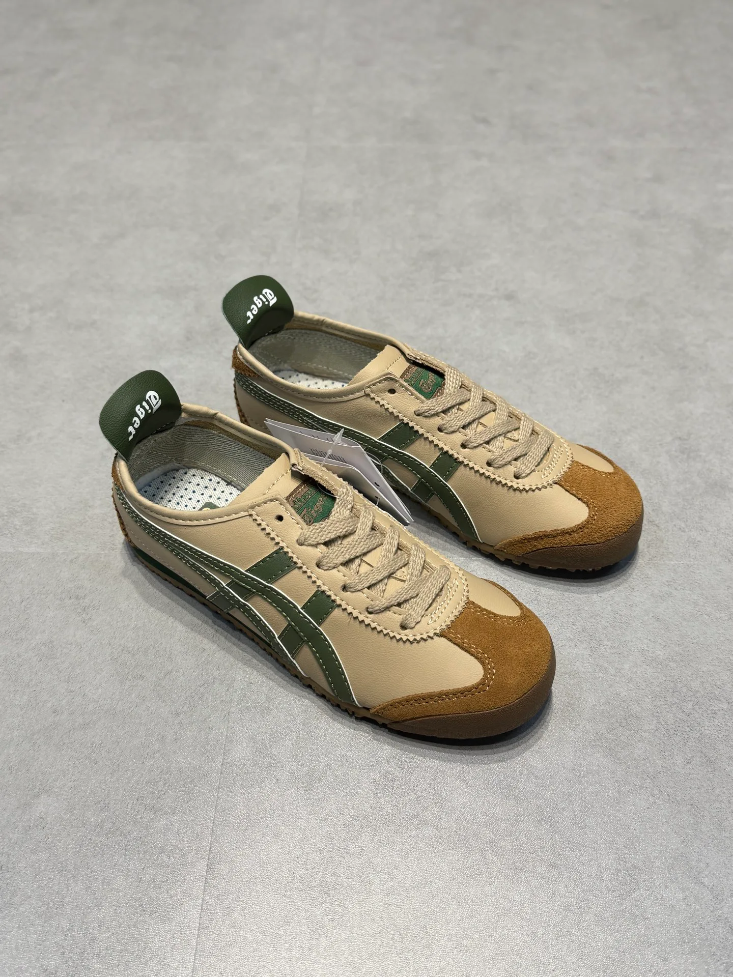 Кроссовки Женские Asics 18192628