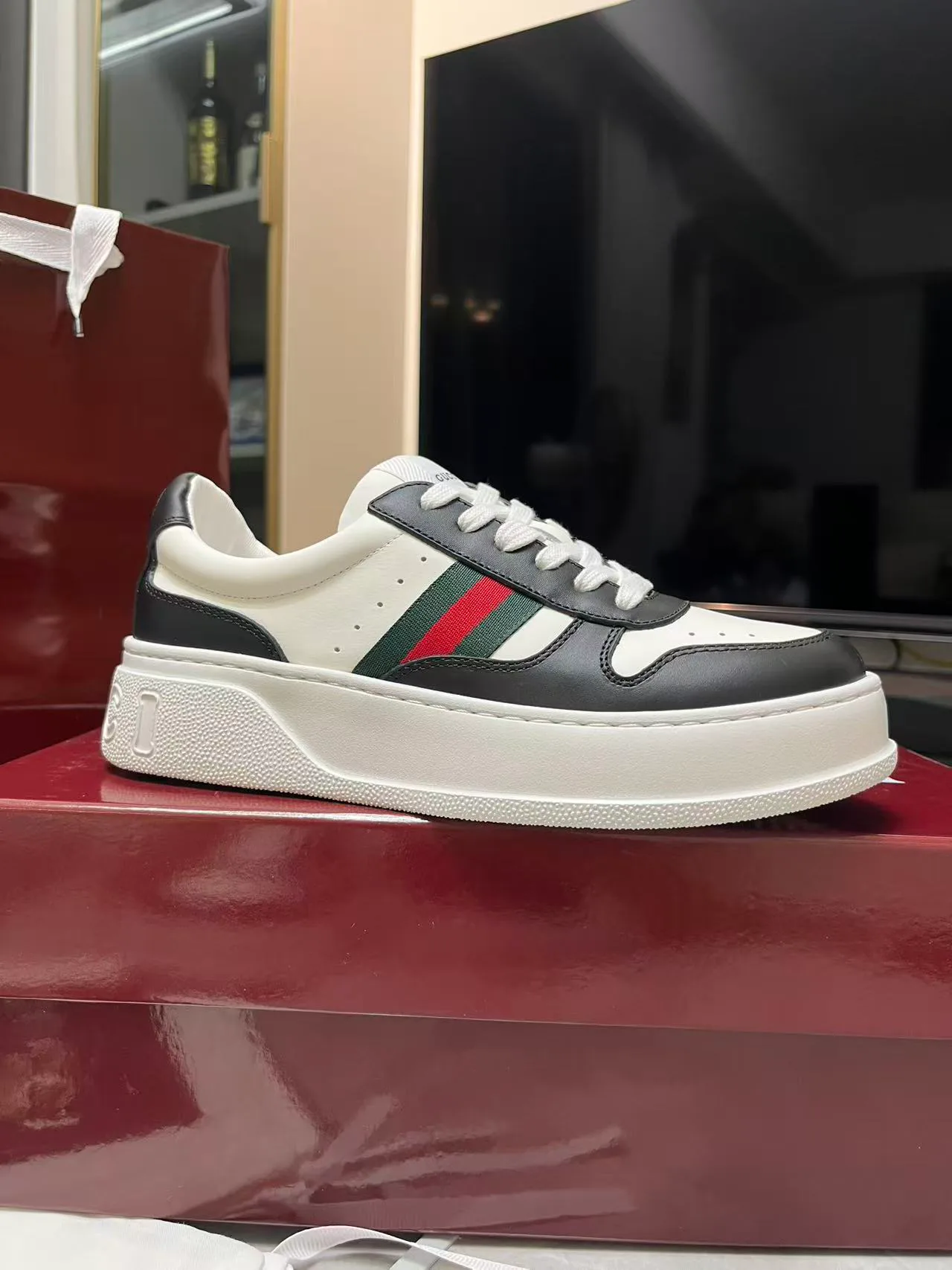 Кроссовки Женские Gucci 17620413