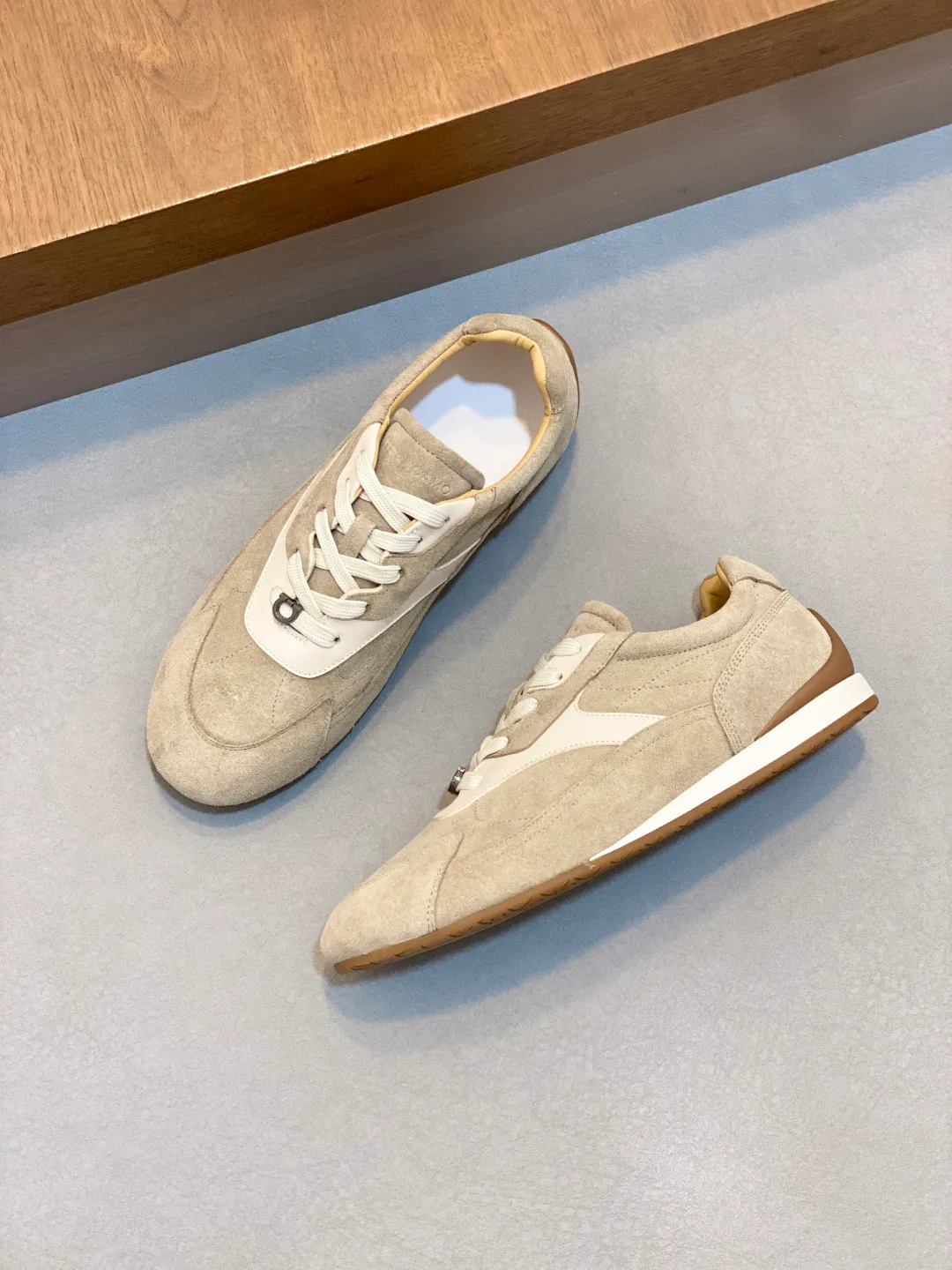 Кроссовки Мужские Salvatore Ferragamo 18274576