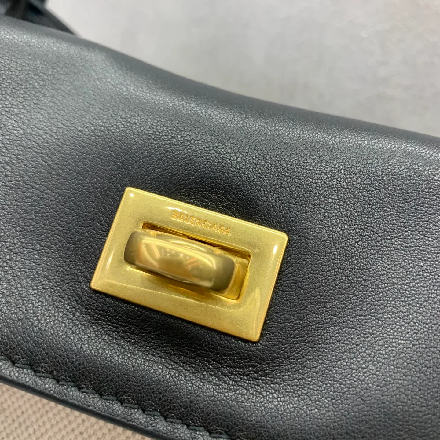 Классические Сумки Женские Balenciaga 18136006
