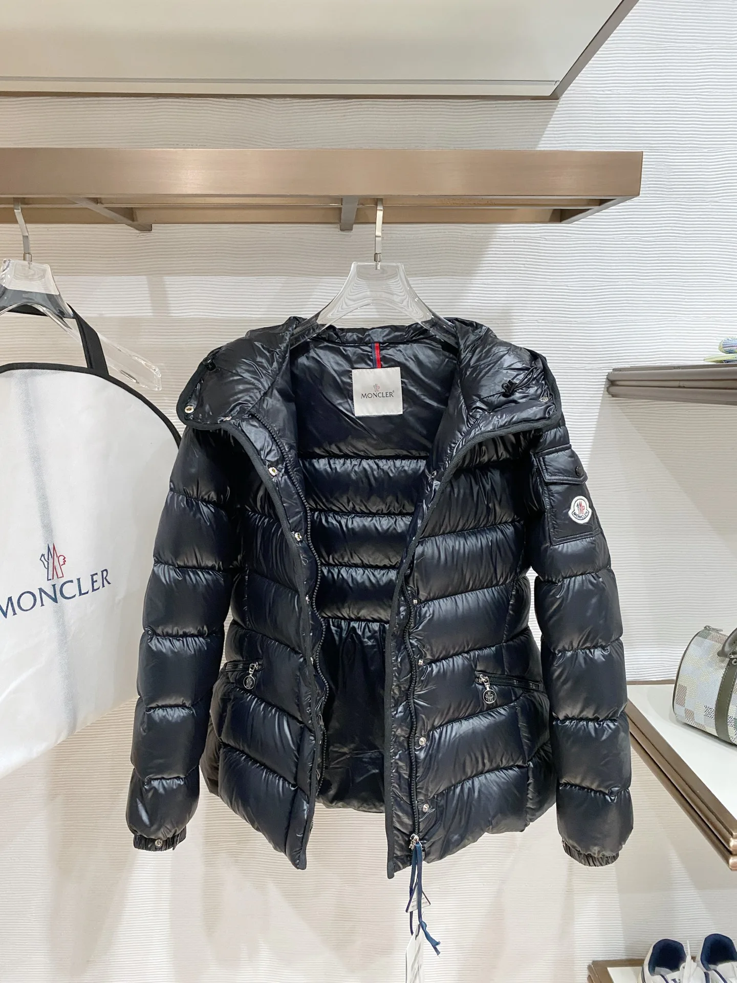 Куртки И Пуховики Женские Moncler 17896863