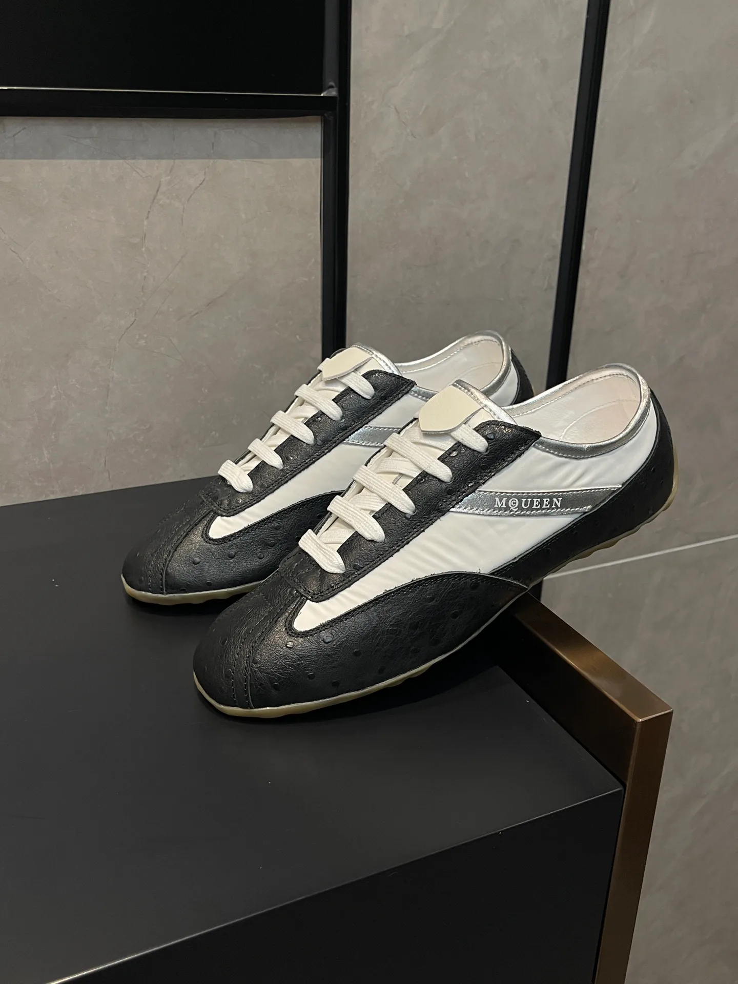 Кроссовки Женские Alexander Mcqueen 18363943