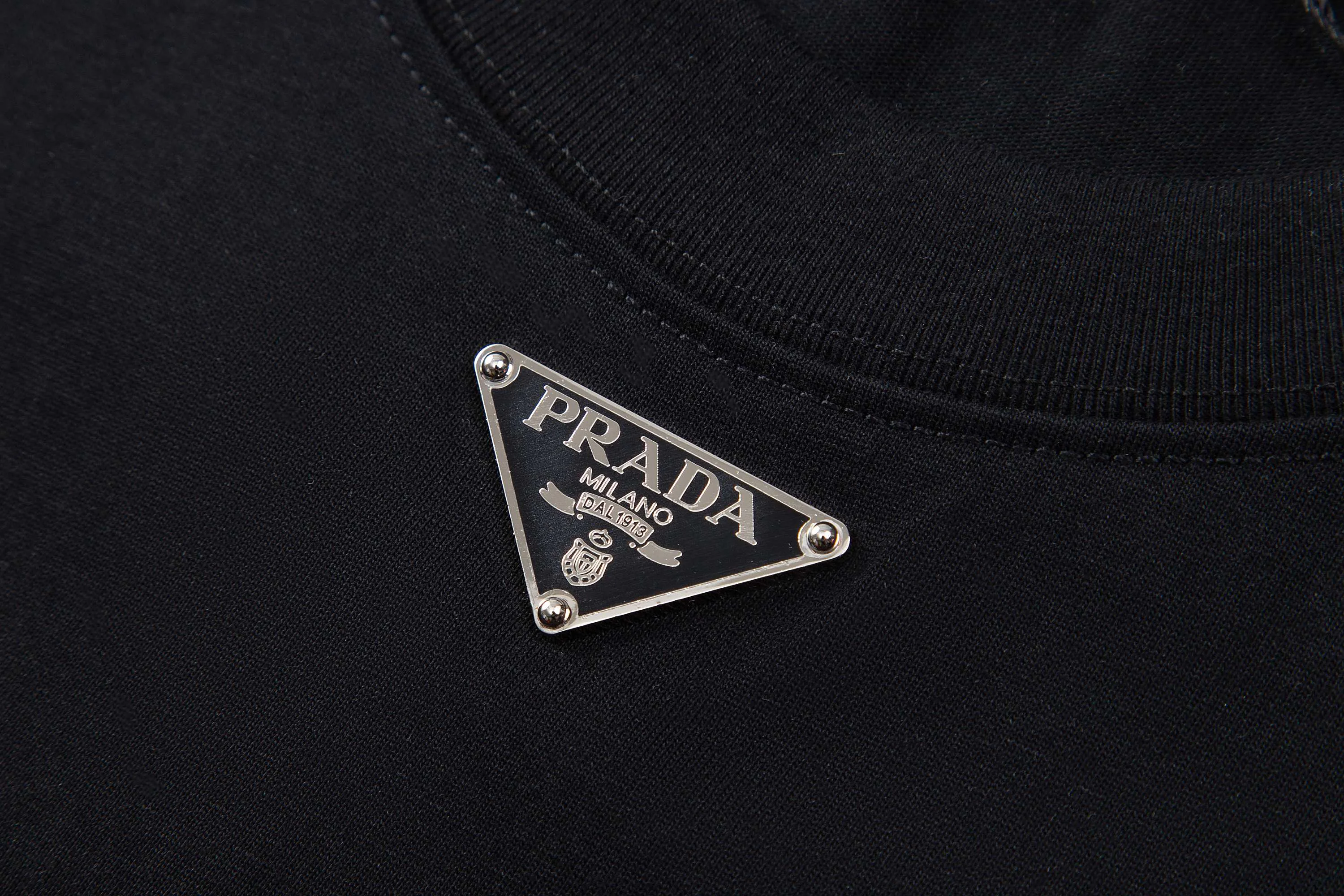 Футболки Женские Prada 11683523