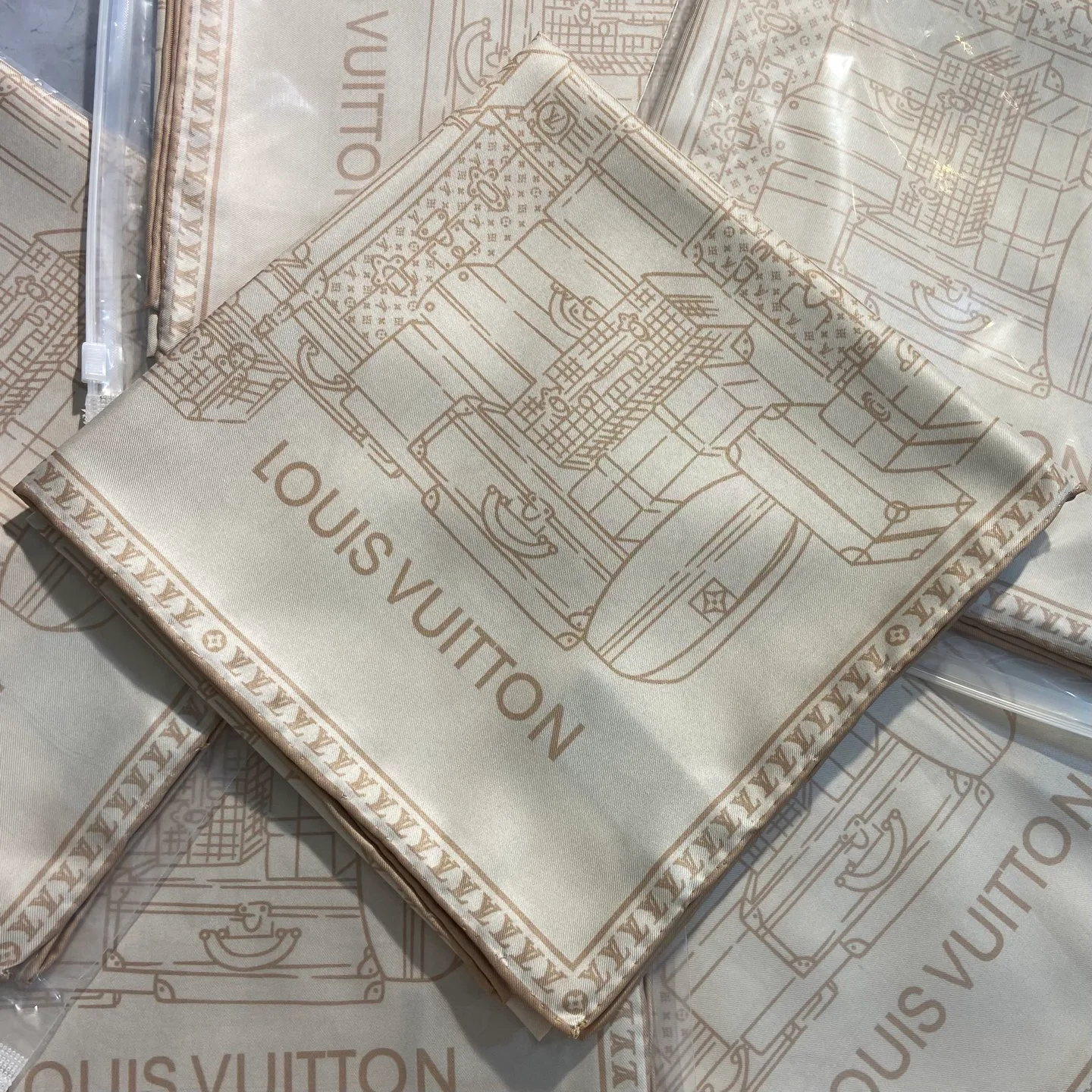 Платки Louis Vuitton 17608793