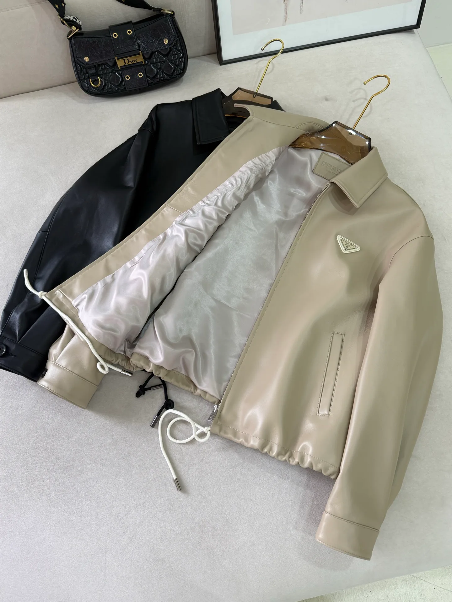 Кожаные Куртки И Дублёнки Женские Prada 18612317