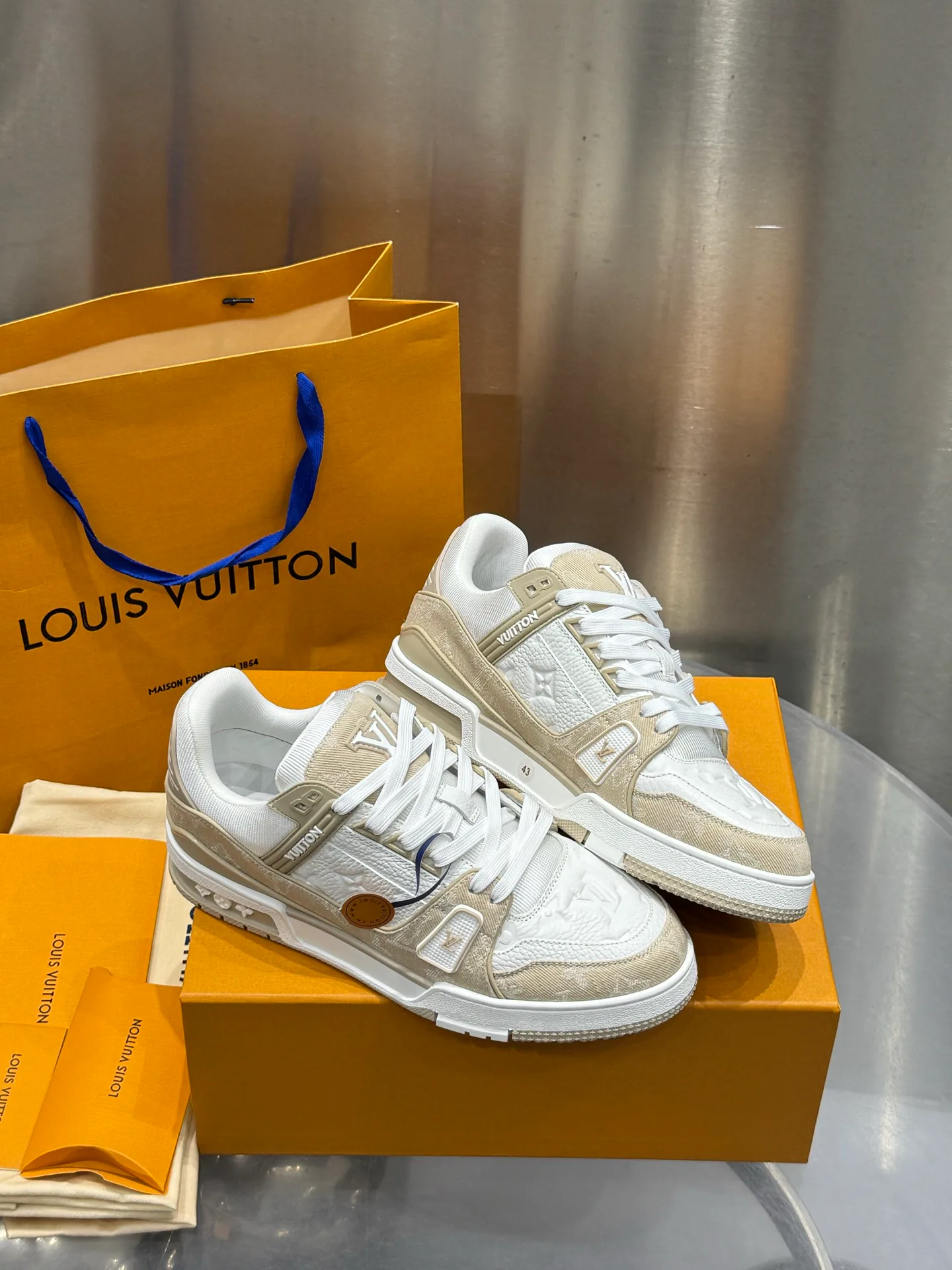 Кроссовки Женские Louis Vuitton 19073344