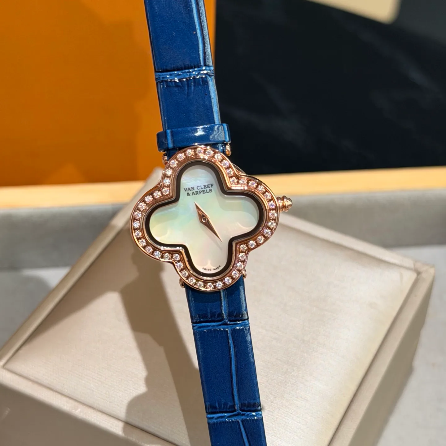 Часы Женские Van Cleef & Arpels 18362058
