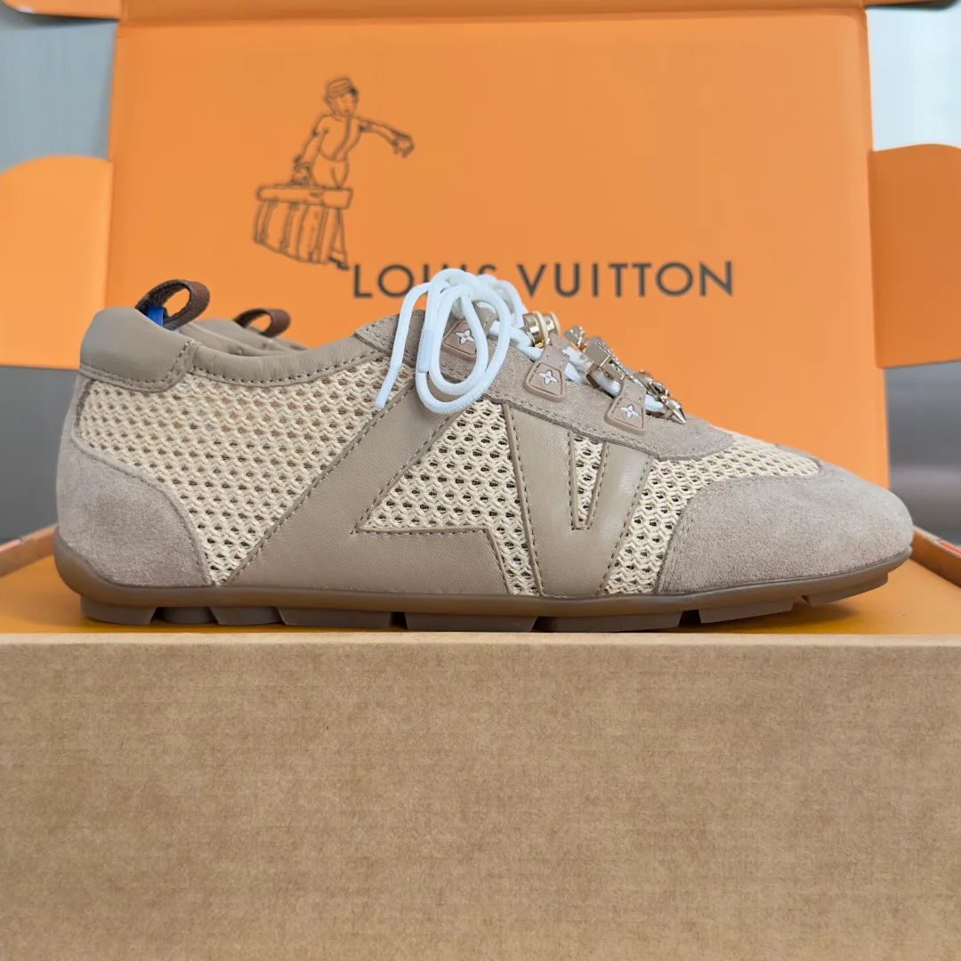 Кроссовки Женские Louis Vuitton 17950618