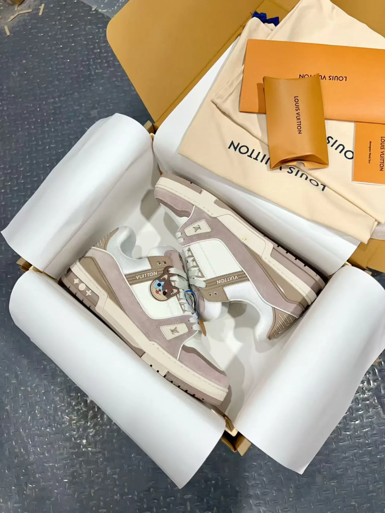Кроссовки Женские Louis Vuitton 18170736