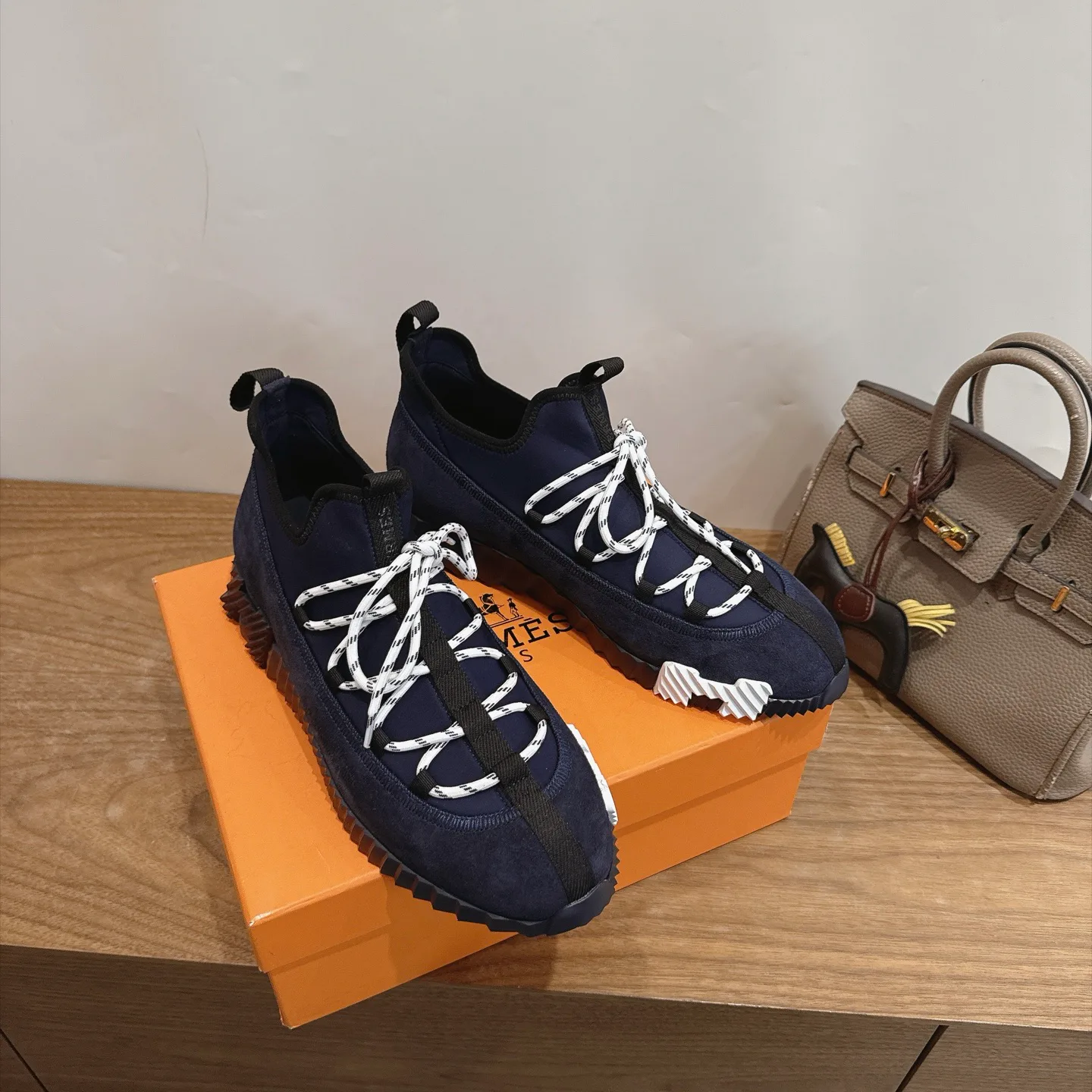 Кроссовки Женские Hermes 17946710