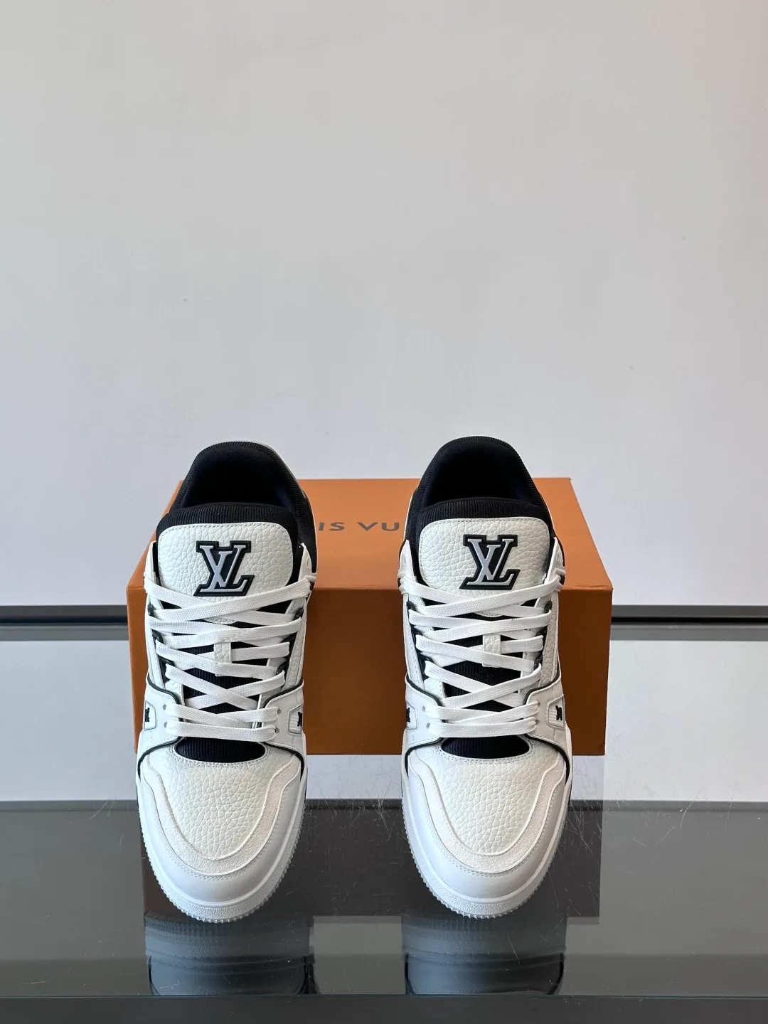 Кроссовки Женские Louis Vuitton 840341