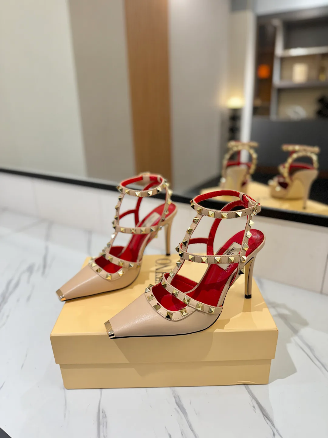 Босоножки Женские Valentino 17305539