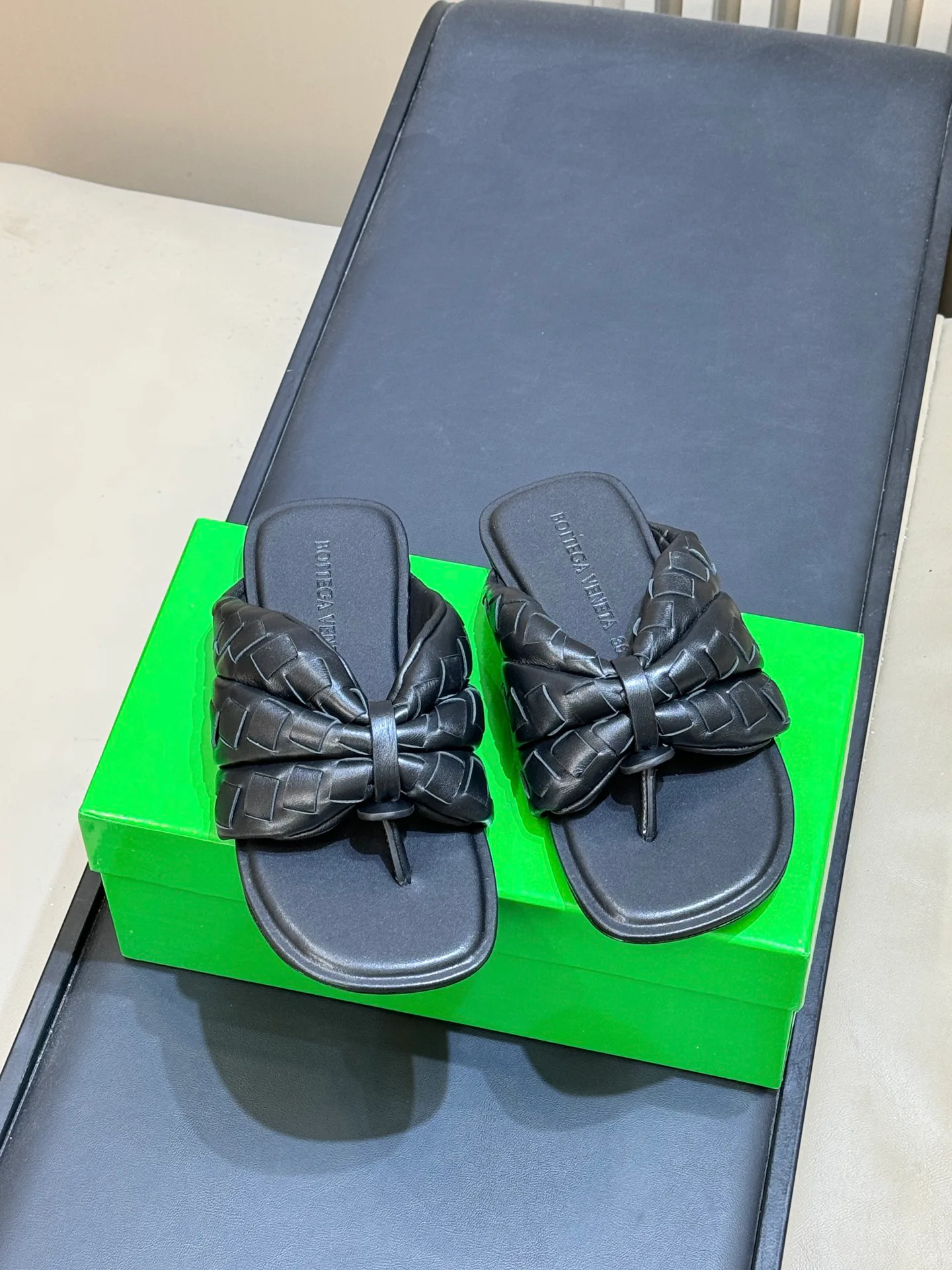 Шлепанцы Женские Bottega Veneta 18073676